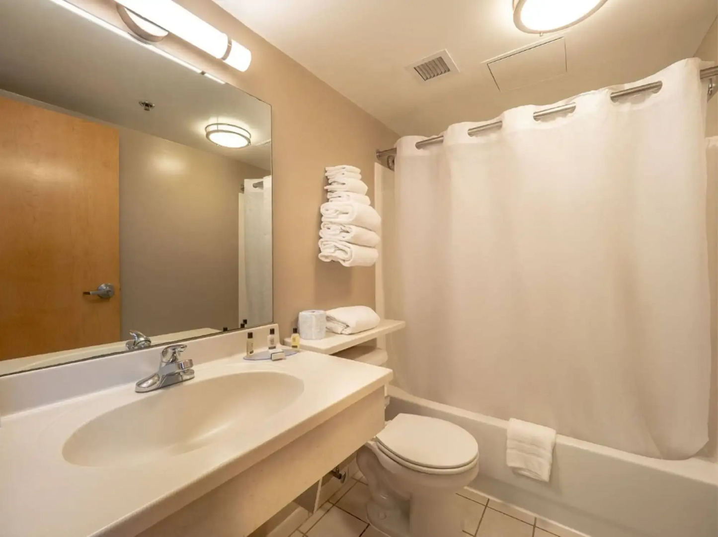 Atlantic Sands Hotel & Conference Center