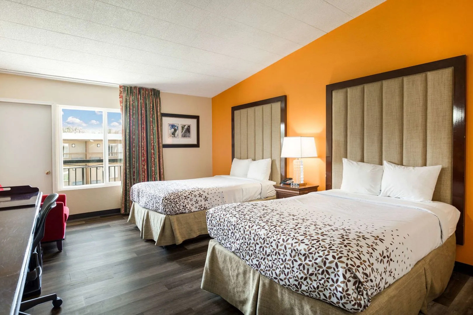 Rodeway Inn & Suites Stroudsburg - Poconos