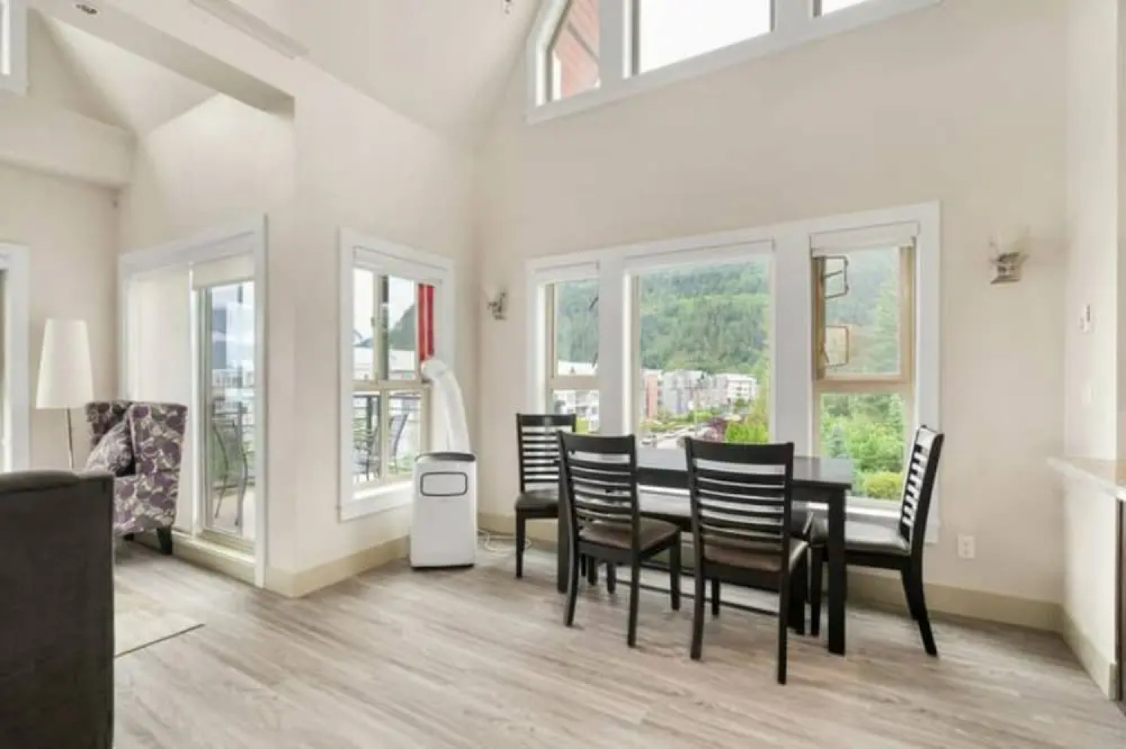 Scenic 3BR Penthouse Suite