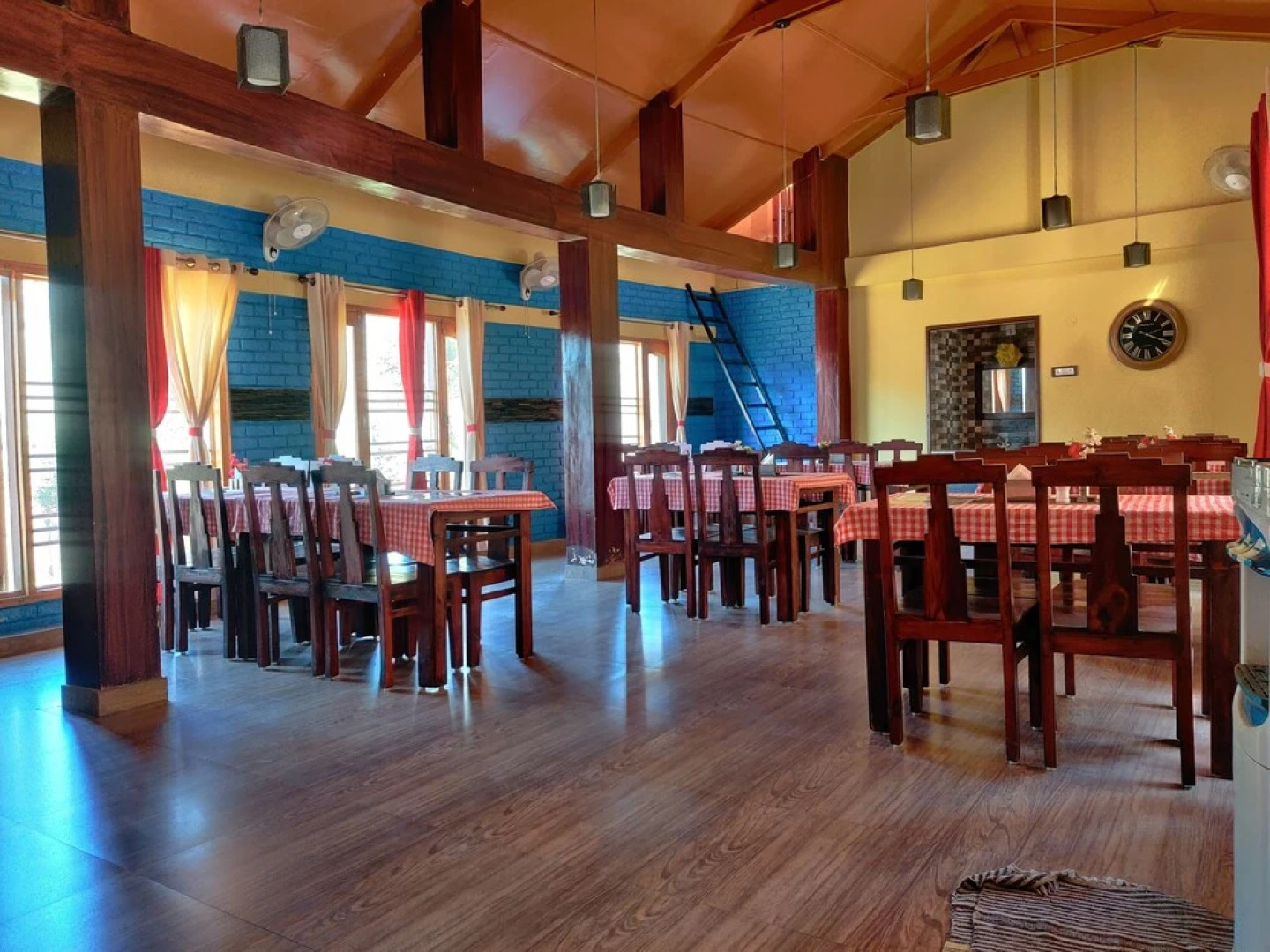 Hotel Burans And Restaurant