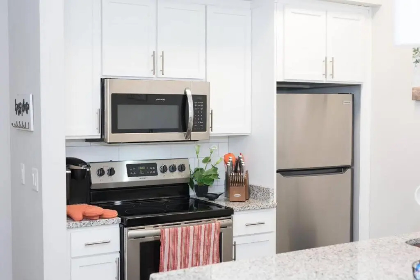 Museum District Apt Retreat w/BBQ Patio and Pool