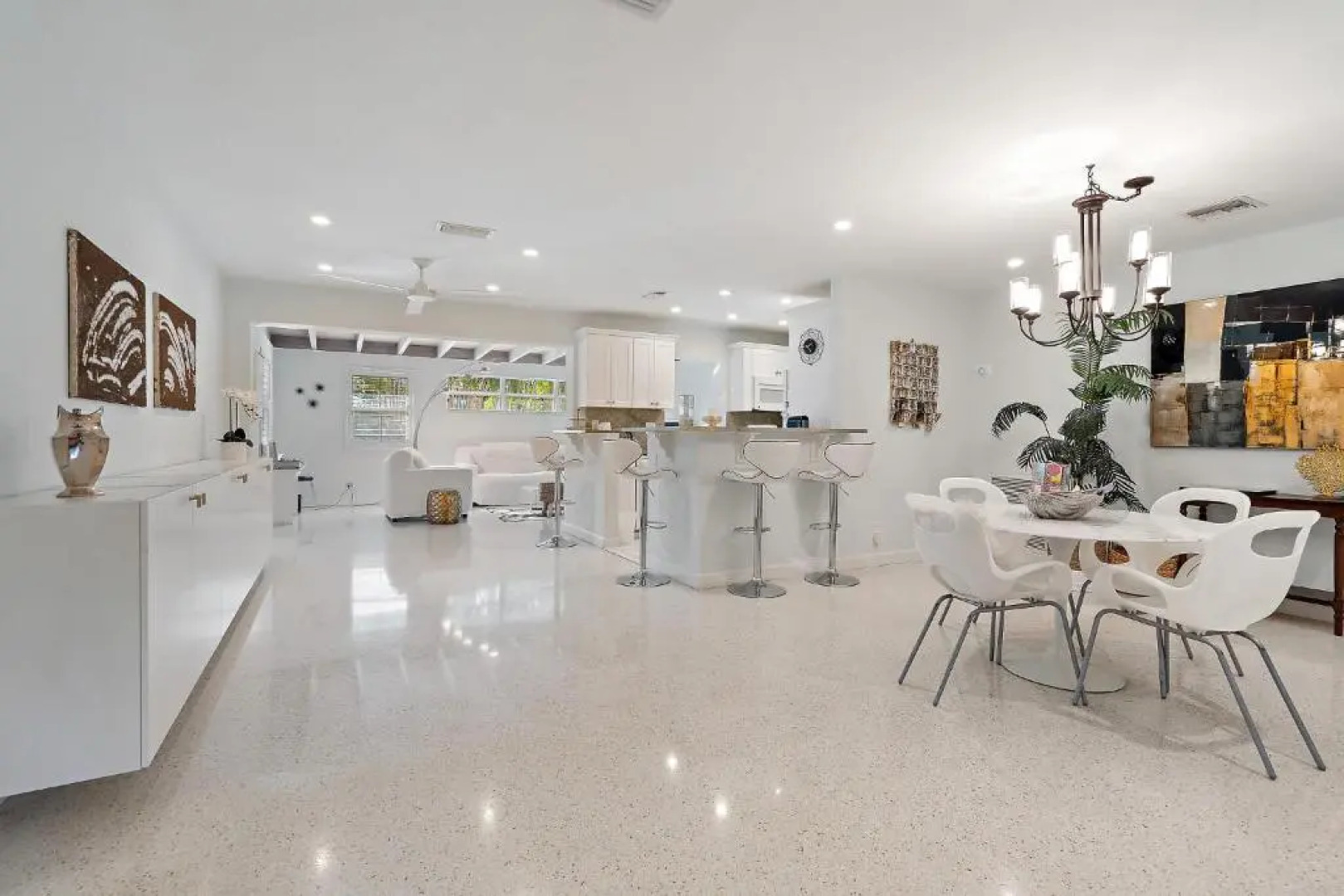 Walk 2 Beach 'Salt & Sea Sanctuary' Private Heated Pool