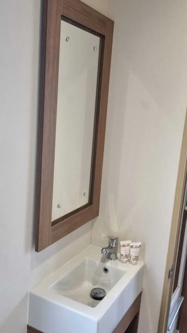 Stunning Seaside Lodge Nr New Forest 2 bed