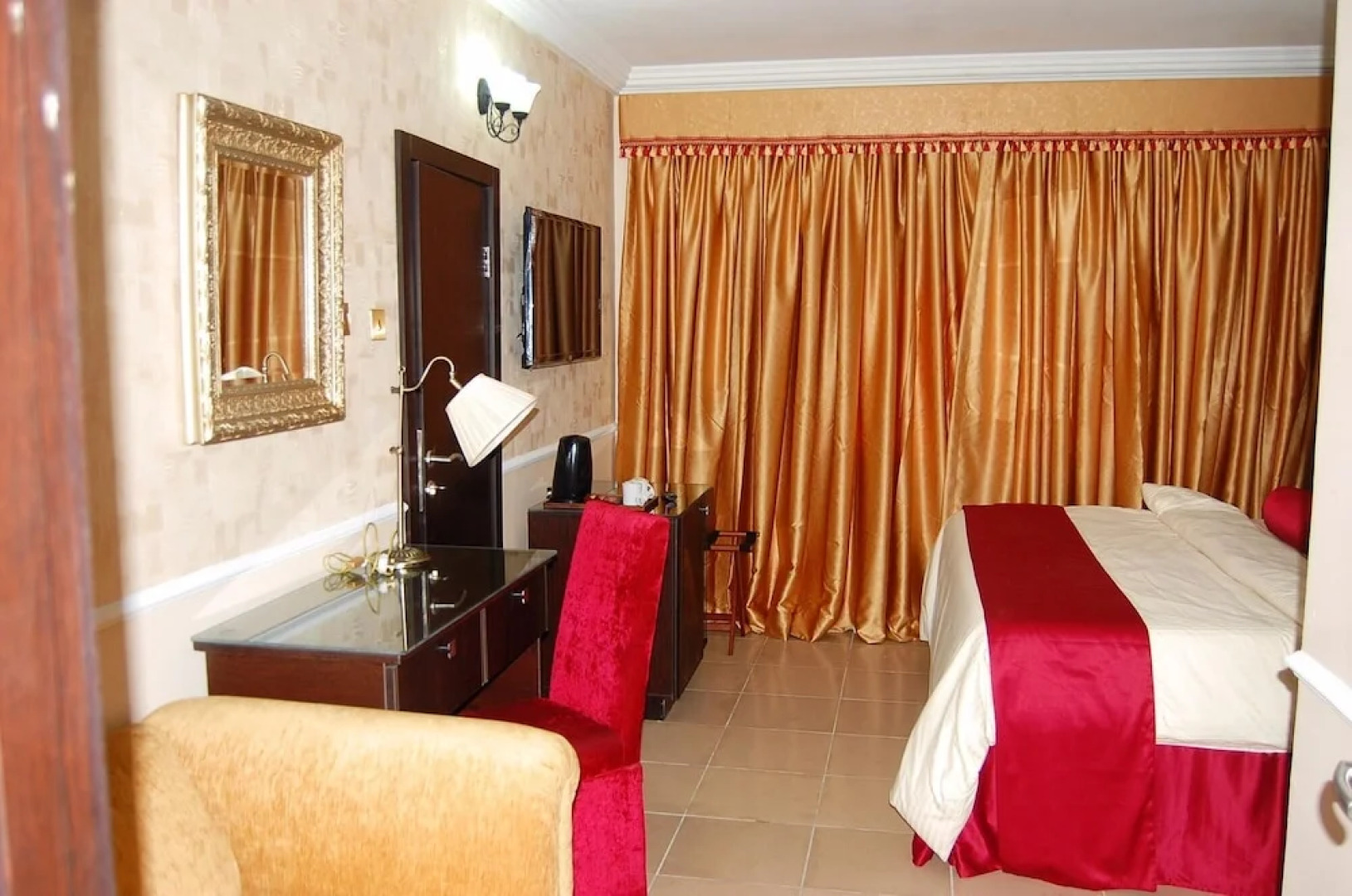 144 Suites Luxury Hotel