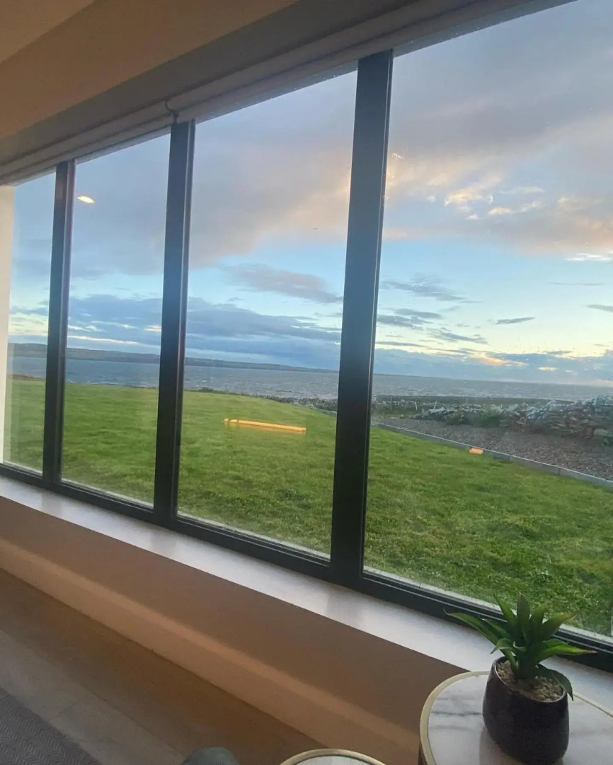 Spectacular ocean views & minutes to Cliffs- Clahane Shore Lodge