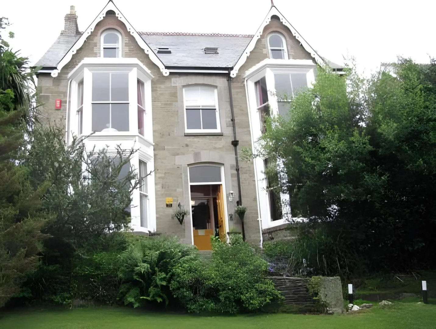 Cliftons Guest House