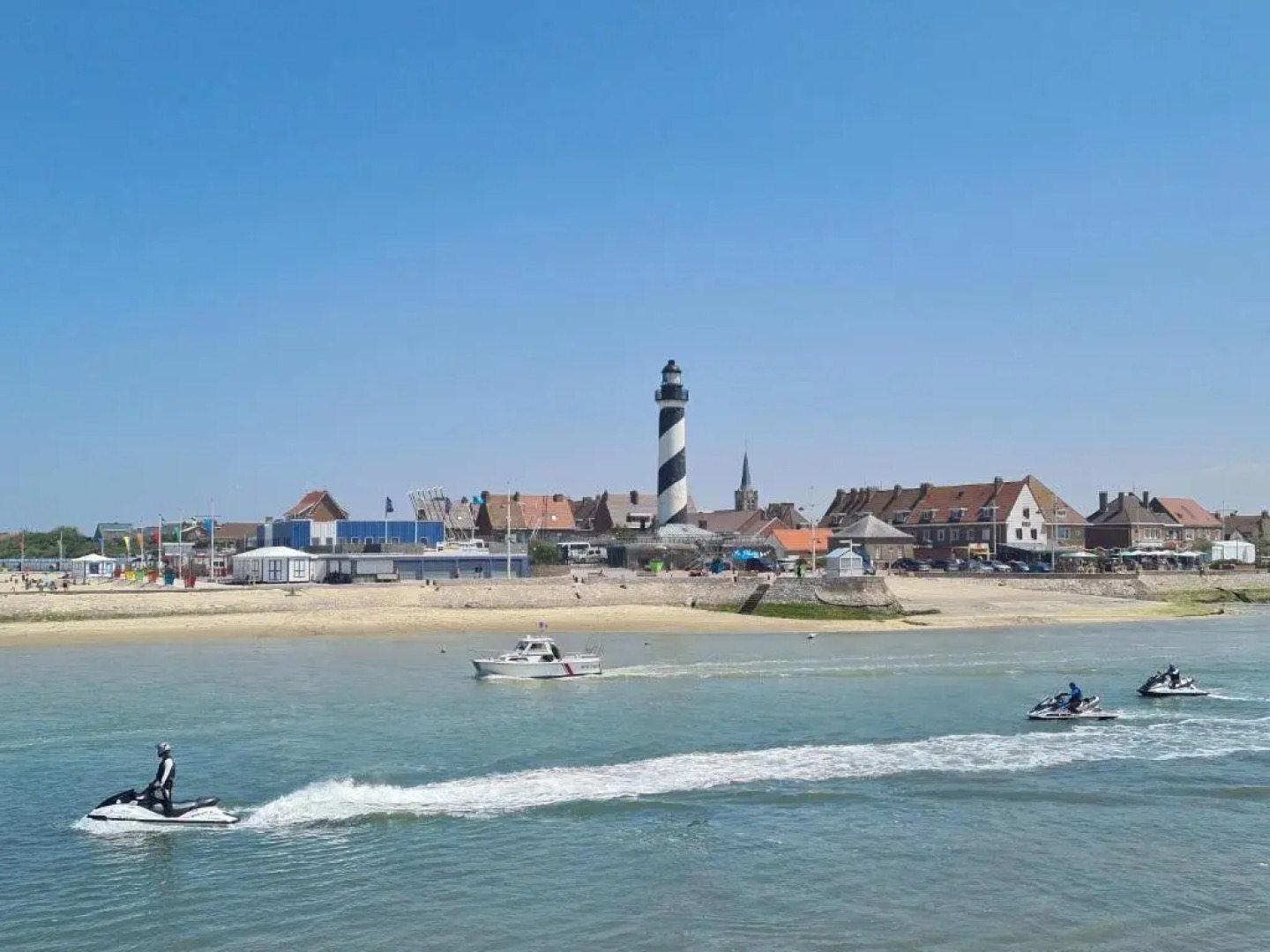 "Les Embruns" Maison meublée, proche de la mer