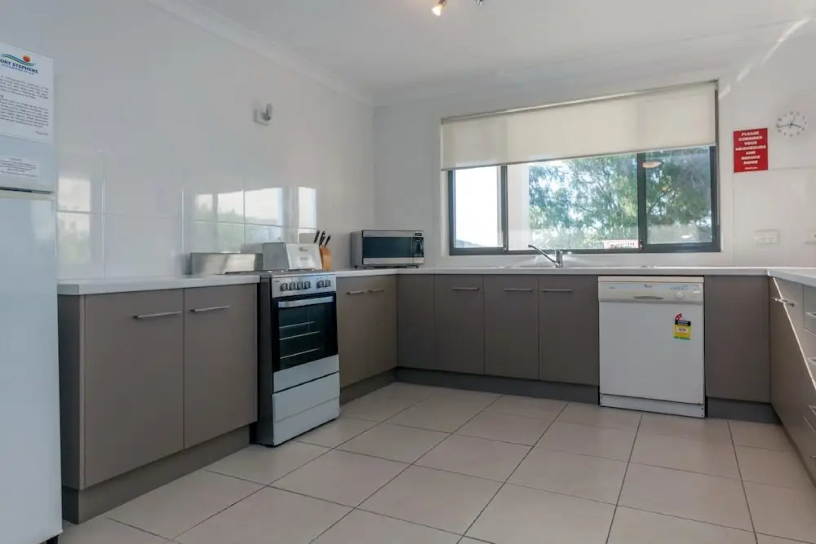 Beach House, Pacific Road, 1/20