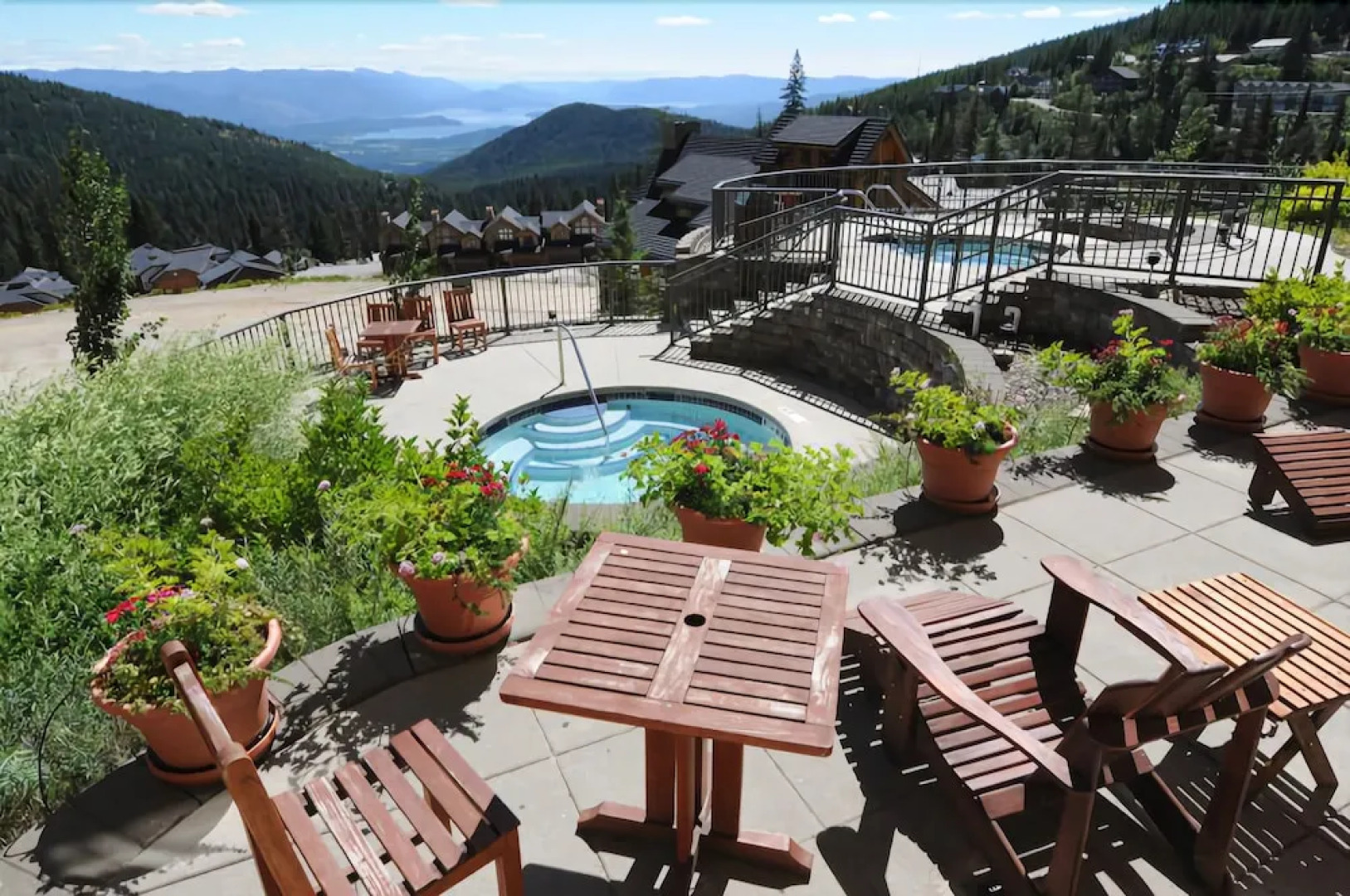 Schweitzer Mountain Resort Selkirk Lodge