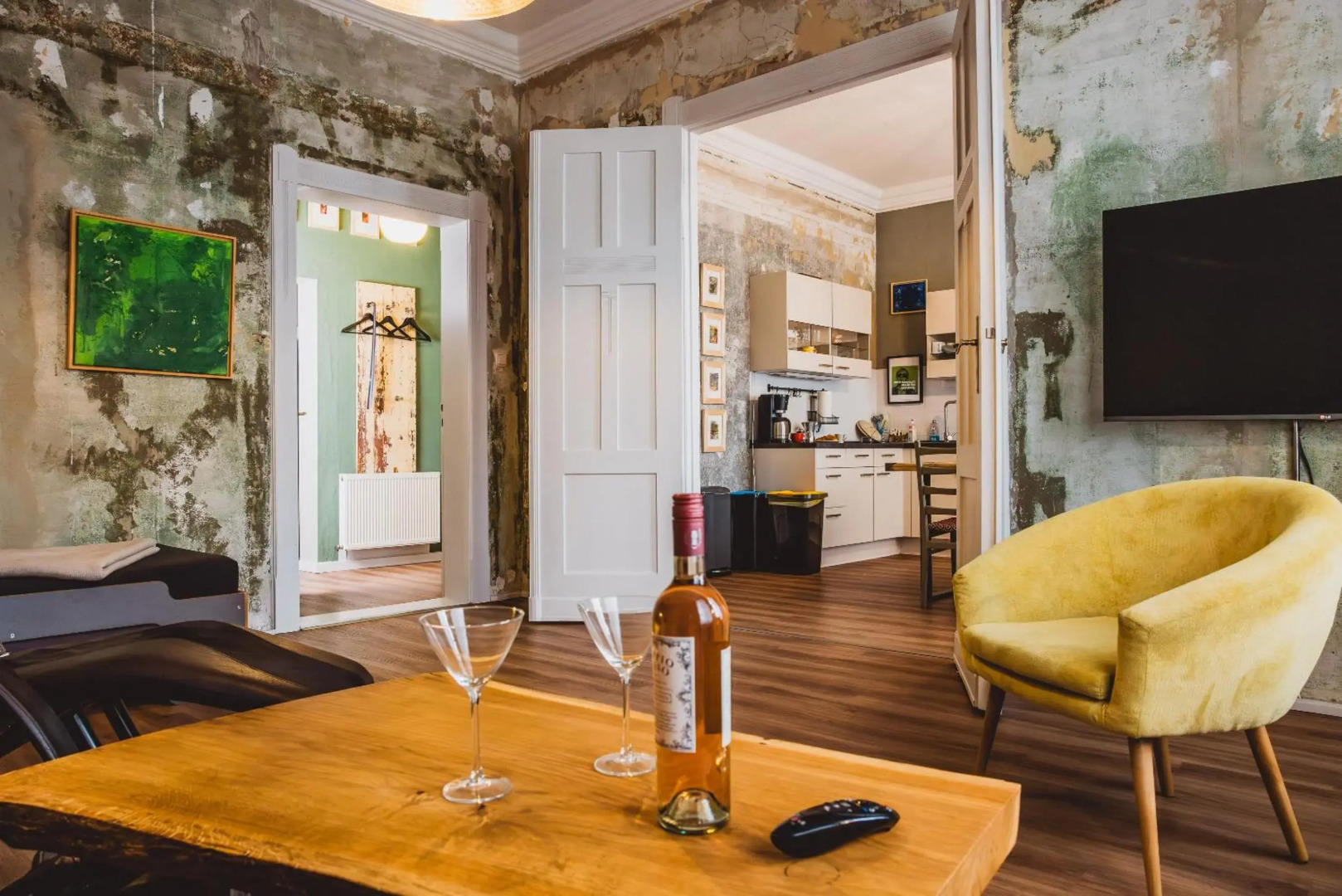 Charmante Altbau-Wohnung zwischen Altstadt und Klinikum mit Parkplatz