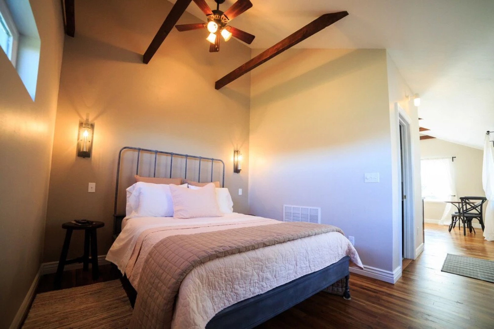 Hillside Colorado Cottages near Westcliffe