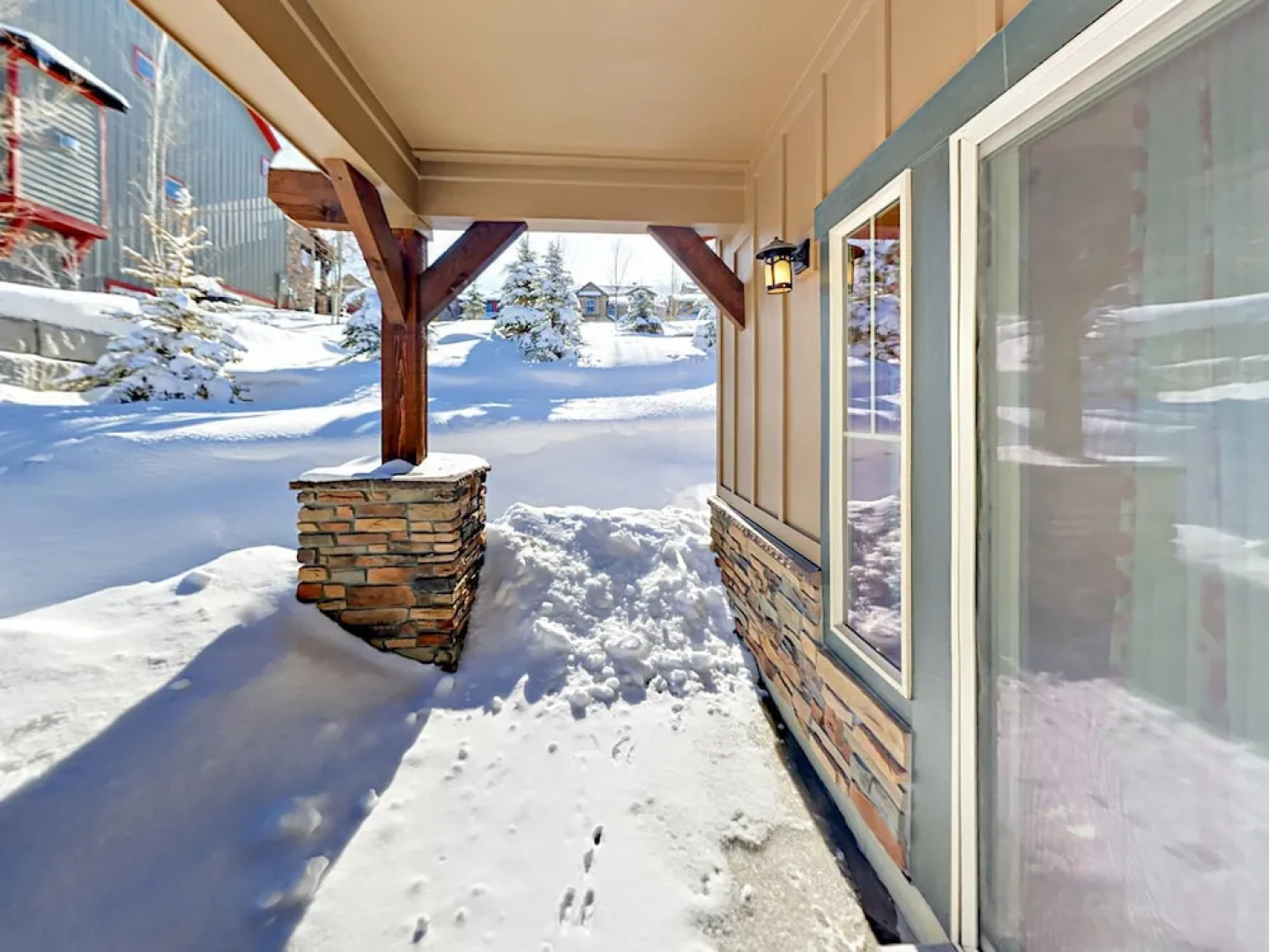 Well-Appointed Gem - 3 Br Townhouse