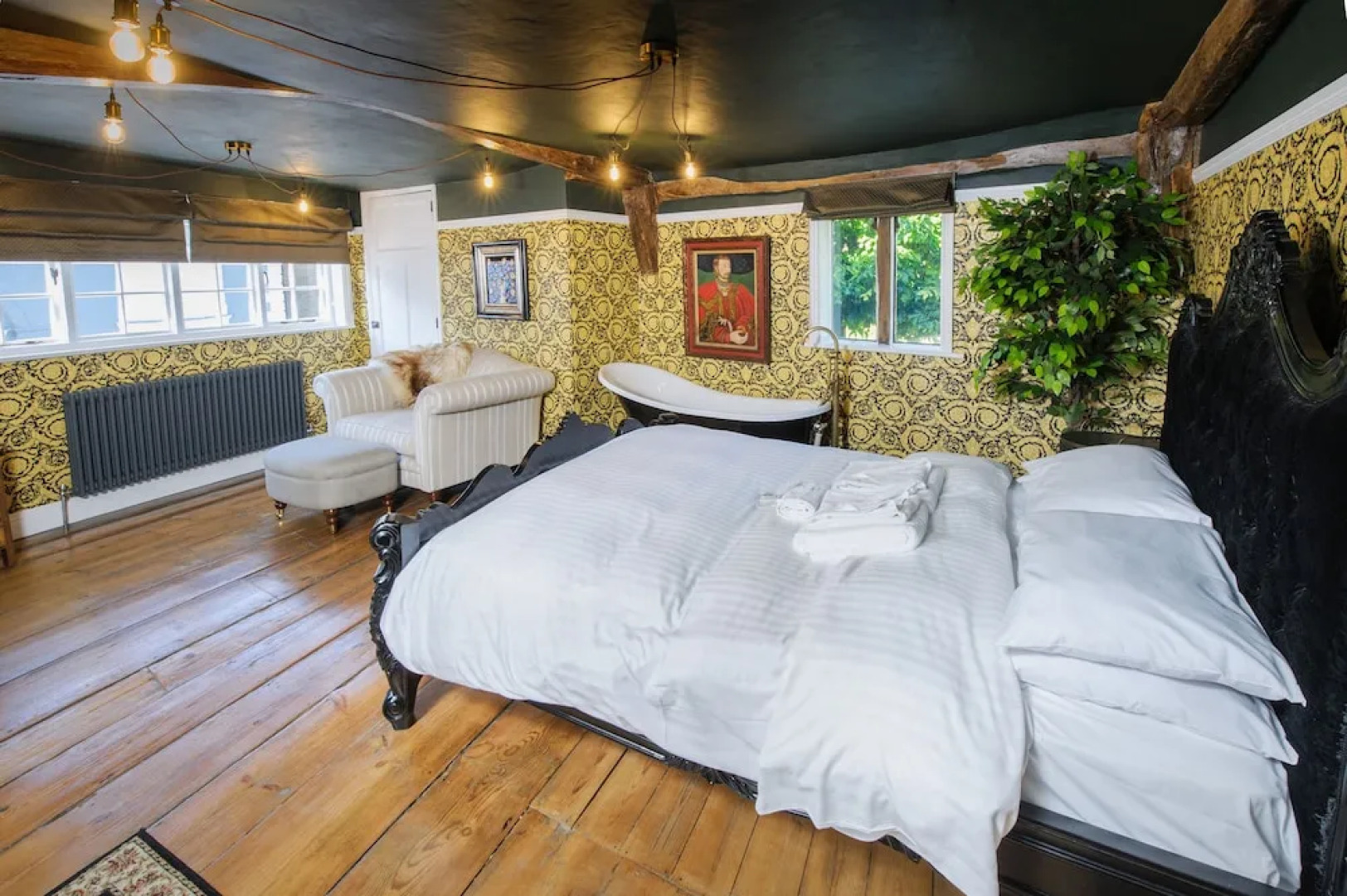 Luxury 2 Bed Manor House Hot Tub Cinema Room Skytv