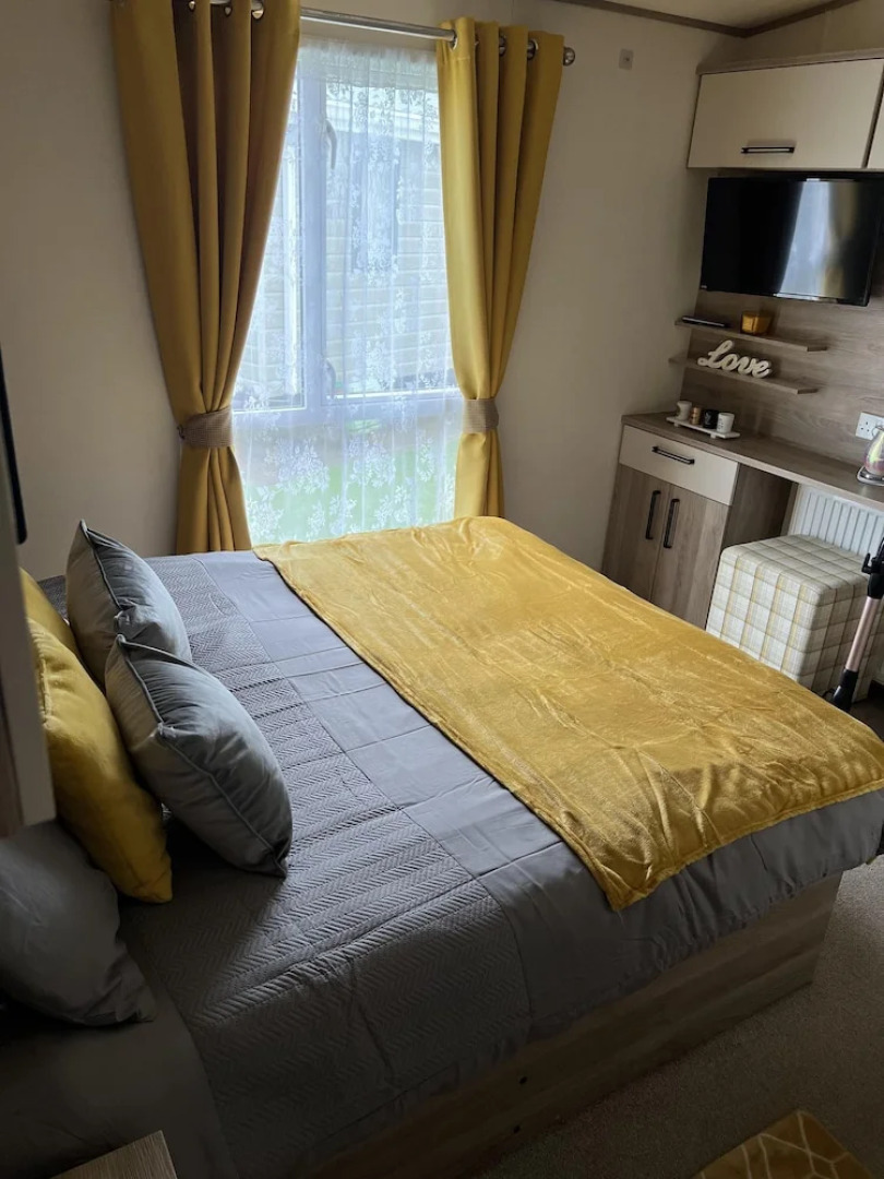 2 Bed Caravan - Sleeps 6 - Parking - Pets