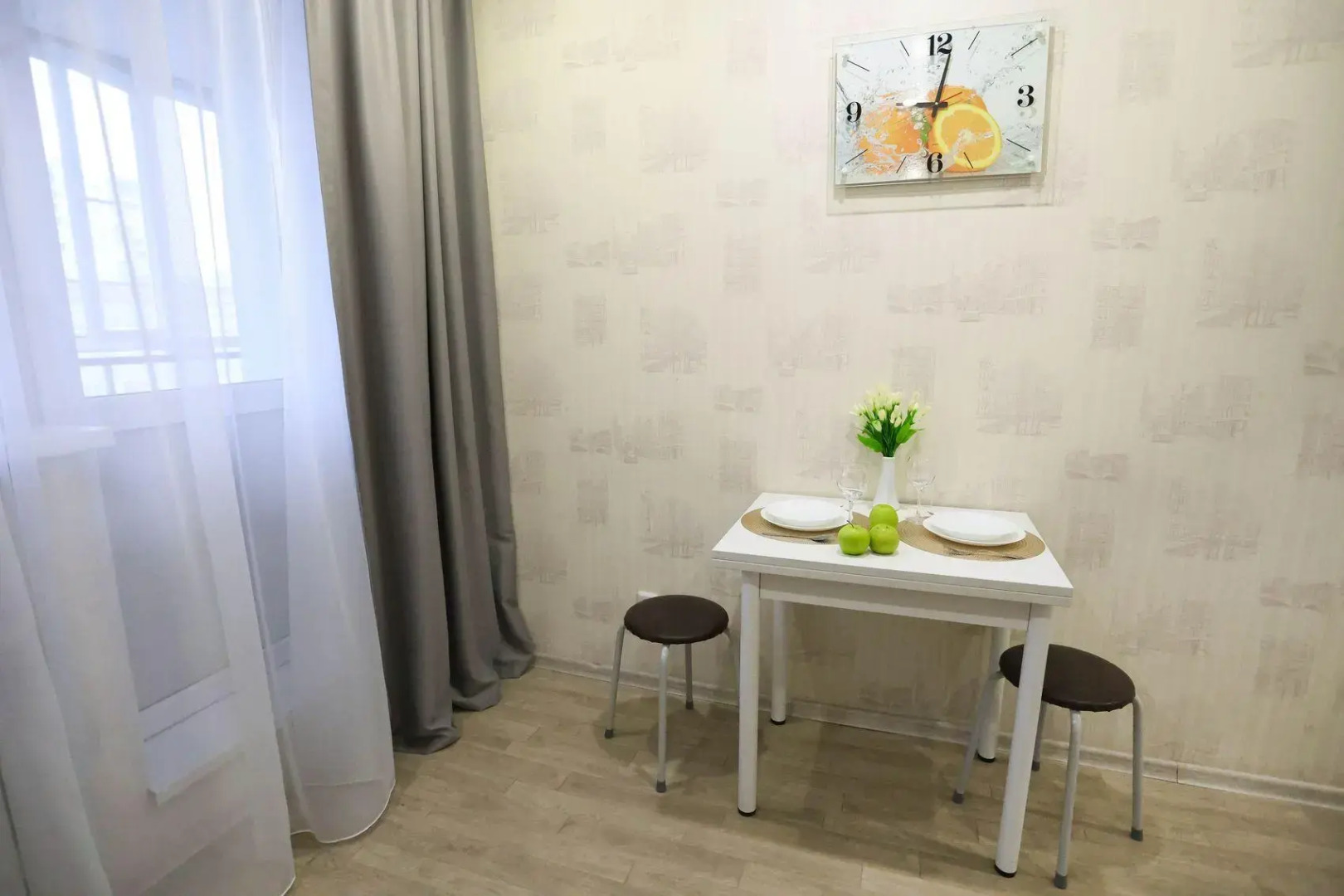 Пять звезд на Ленина 48