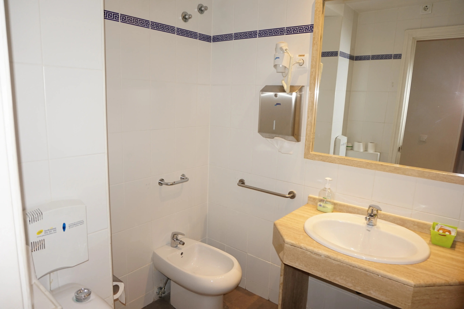 Far Home Gran Vía - Hostel