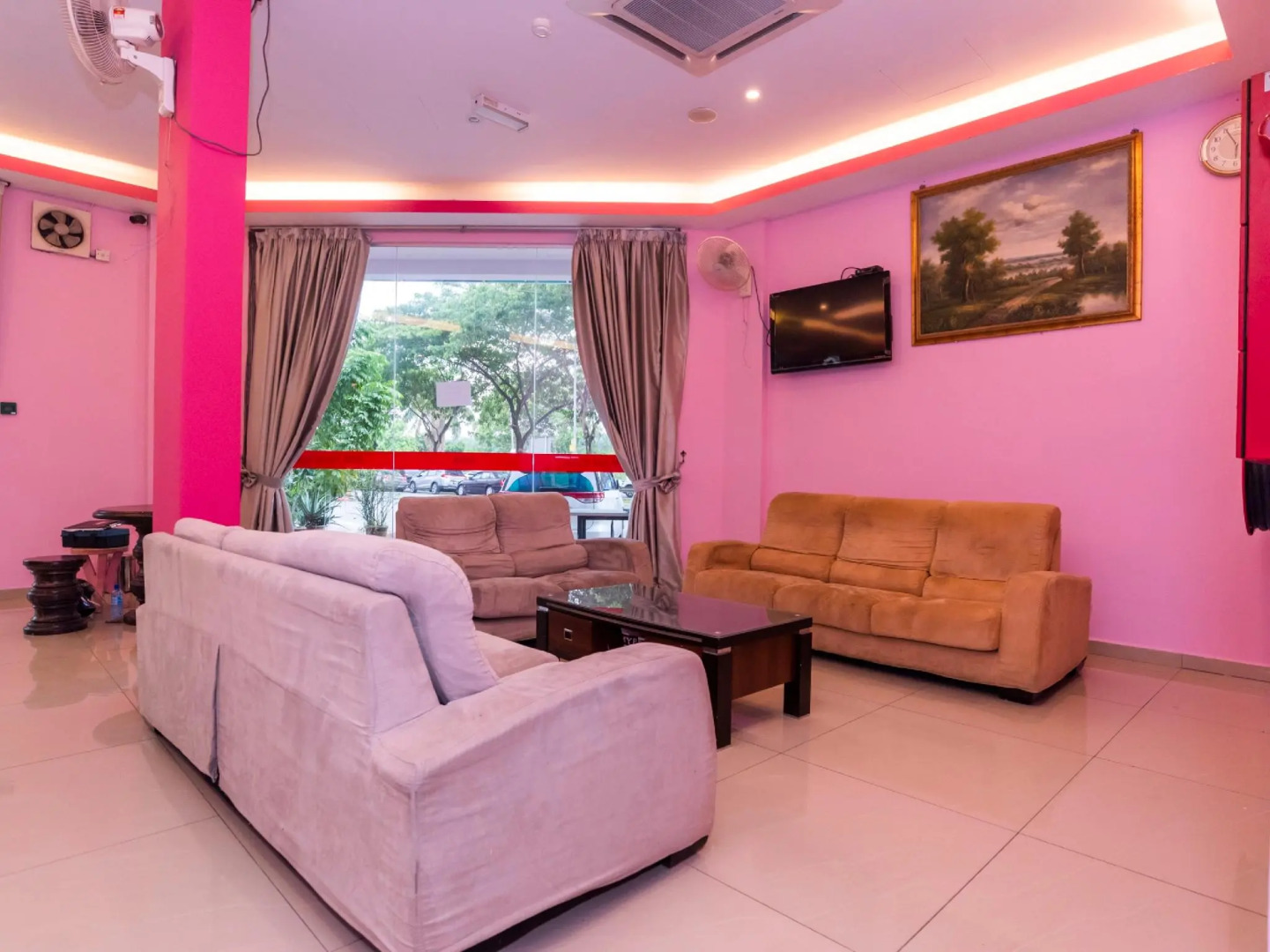 OYO 1172 Hotel Shlyo