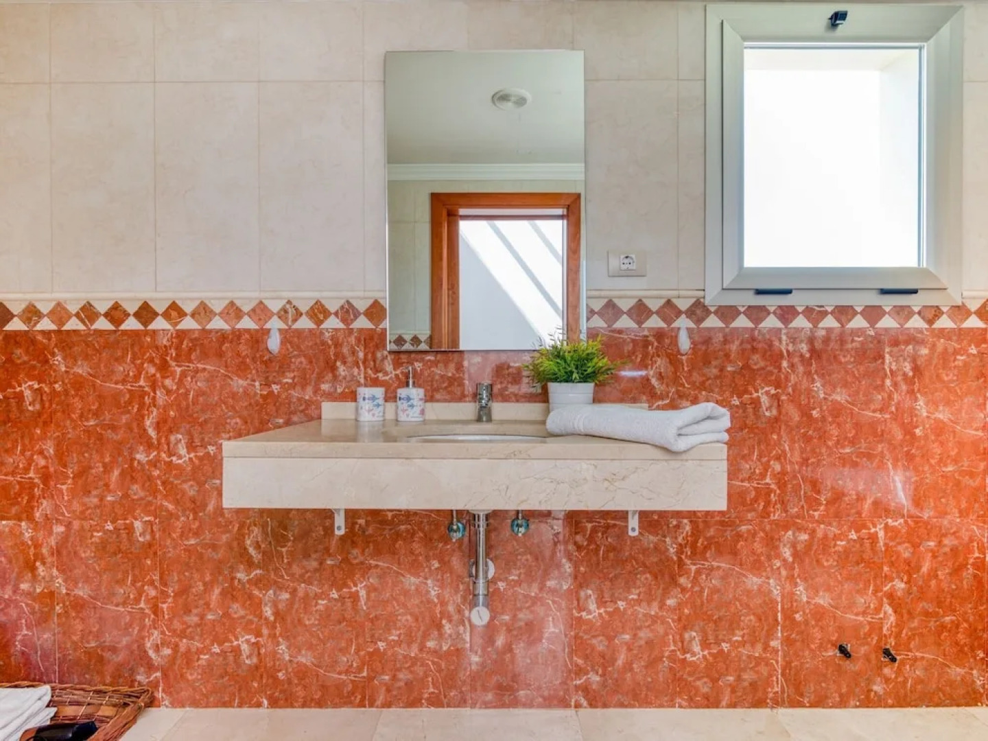 Spacious Apartment in Cruce de Arinaga With Terrace