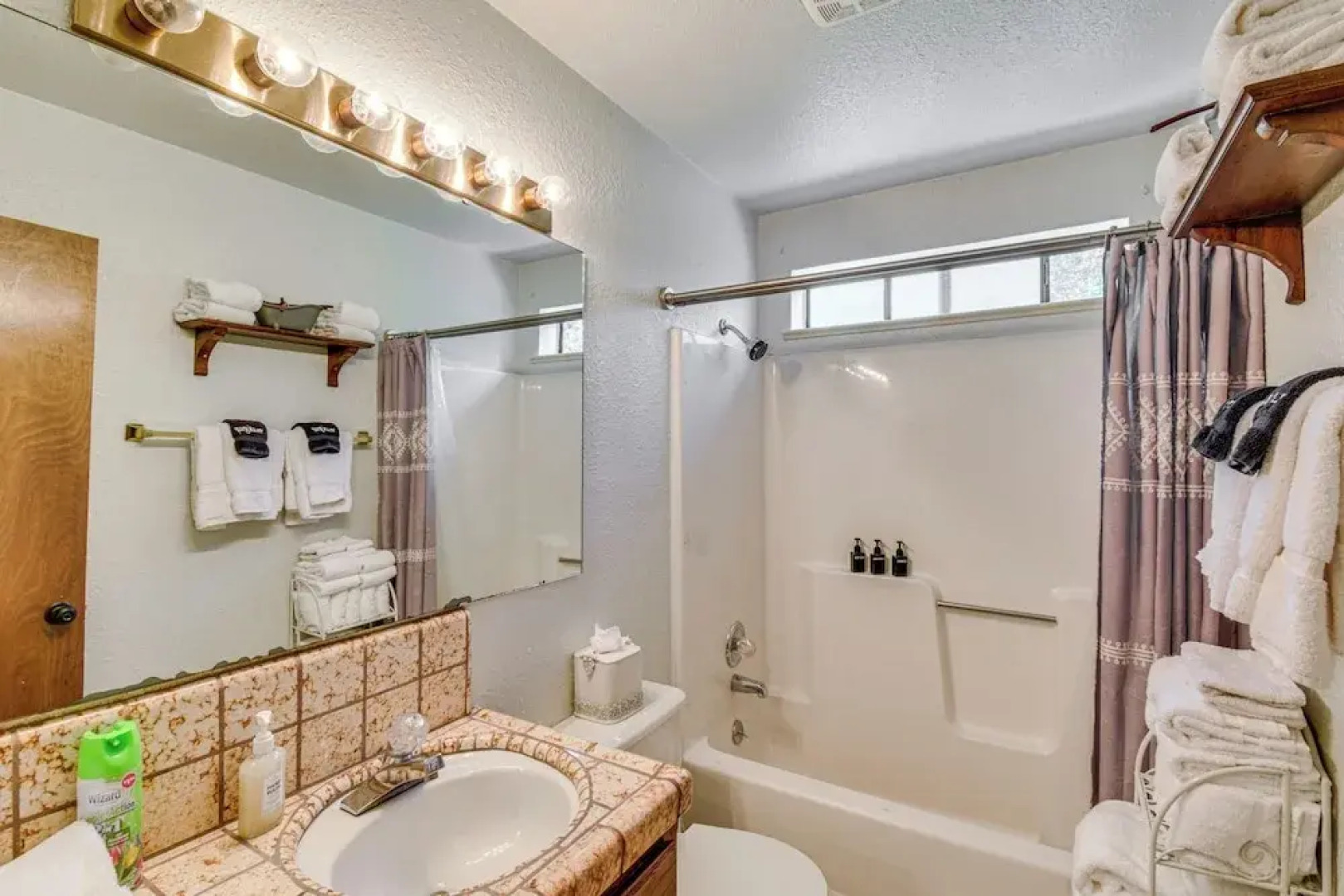 Peaceful Groveland Home w/ Deck + Fire Pit!