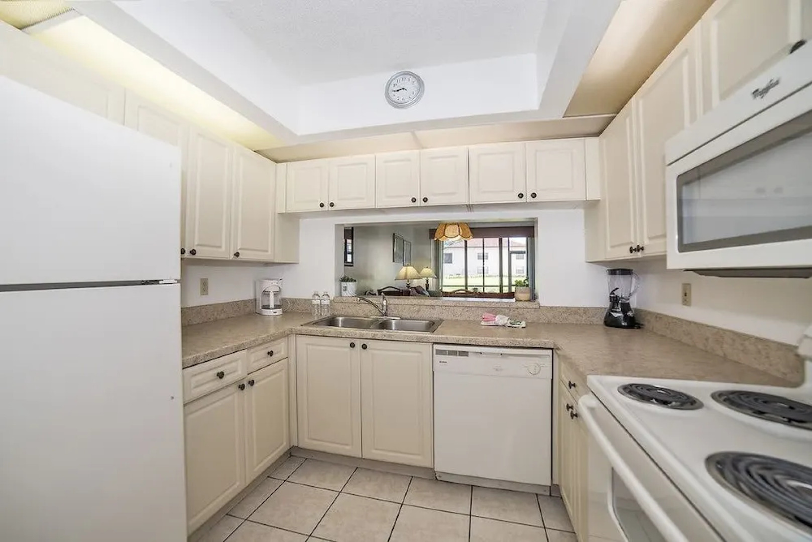 Shorewalk lakeview condo close to IMG