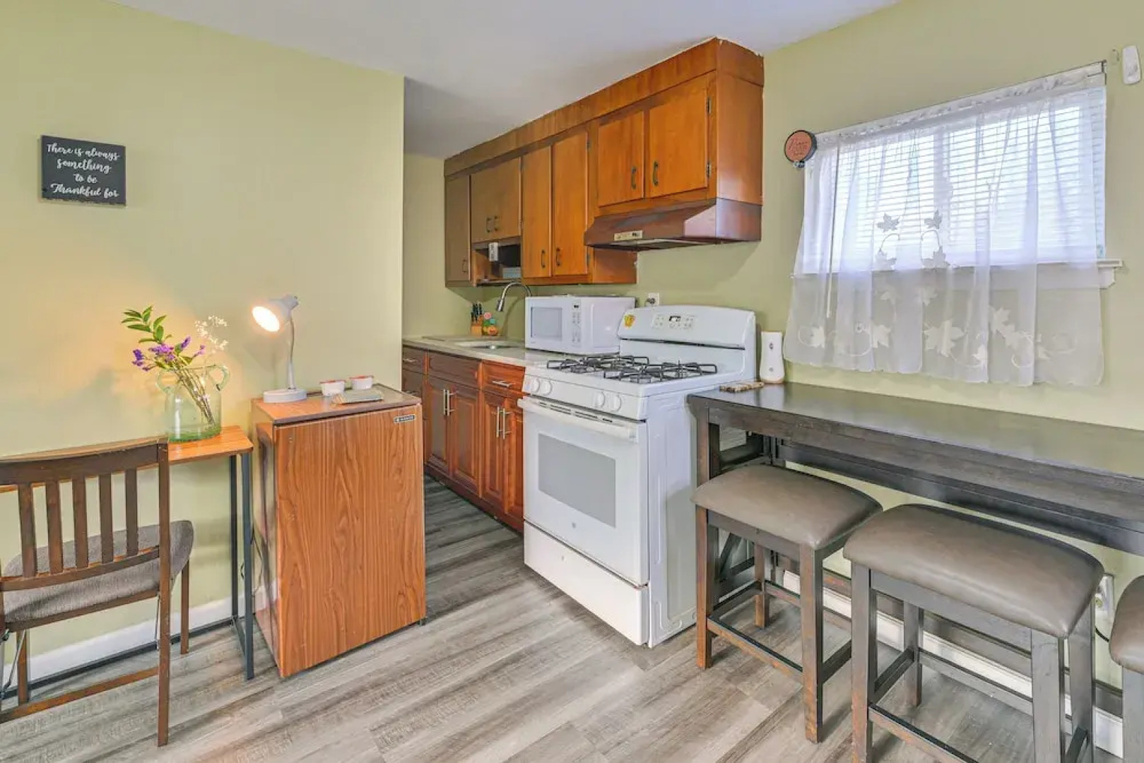 2 Mi to UBS Arena: Wfh-friendly Couple's Retreat