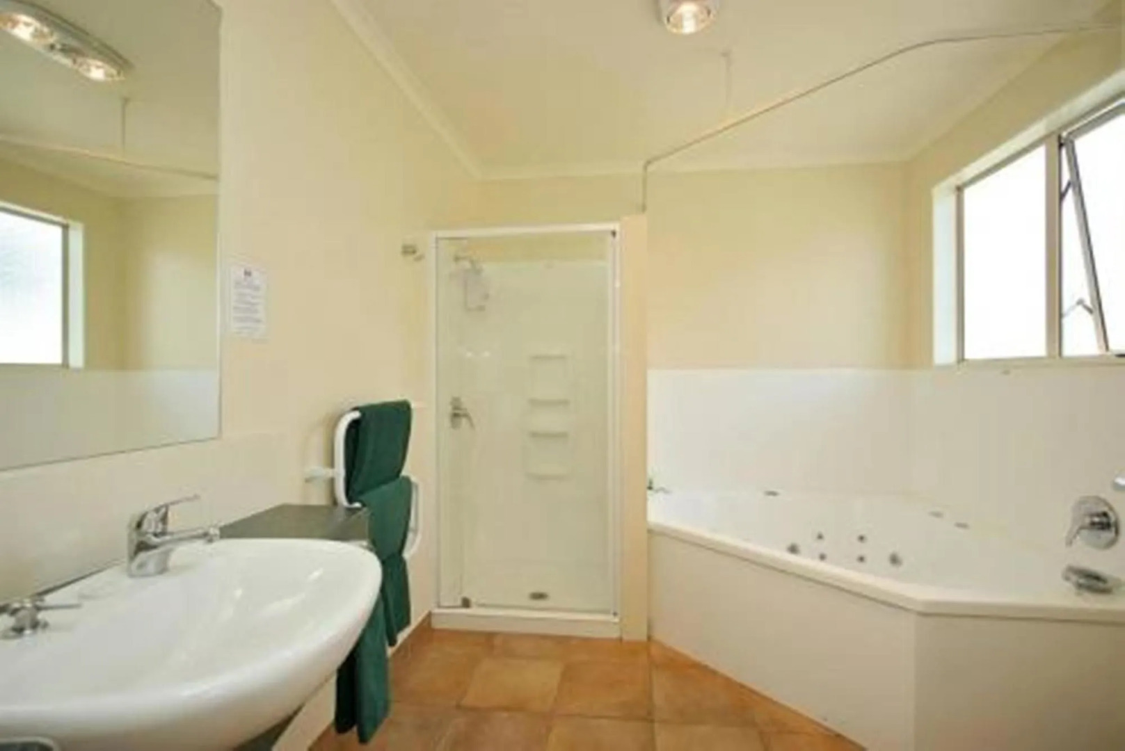 Bks Egmont Motor Lodge