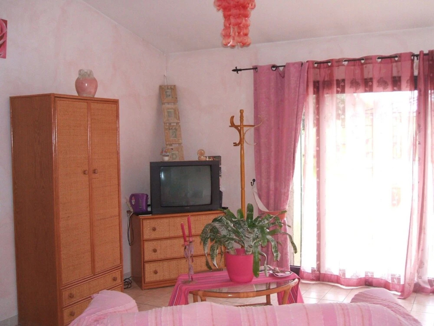 Stunning home in Chateaurenard w/ Outdoor swimming pool, WiFi and Outdoor swimming pool