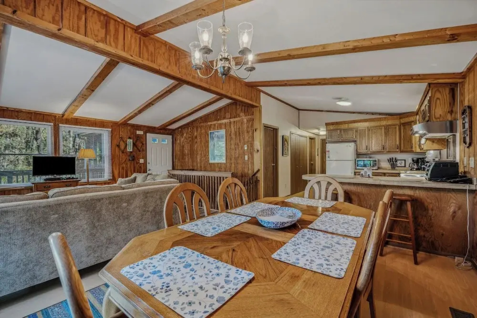 Mountain View Hideaway- A Fun Time Away!