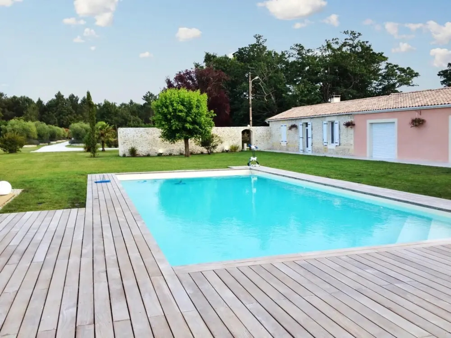 Villa With 5 Bedrooms in Saint-germain-d'esteuil, With Private Pool, Enclosed Garden and Wifi - 20 km From the Beach