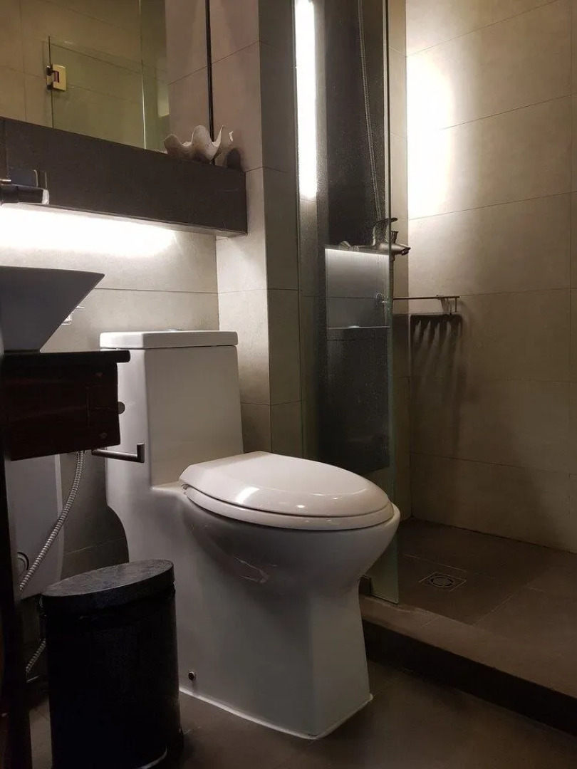 La Jenns Hotel and Resto Grill