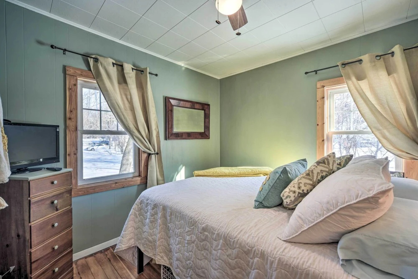 Family Home - Walk to Town & Balsam Lake!