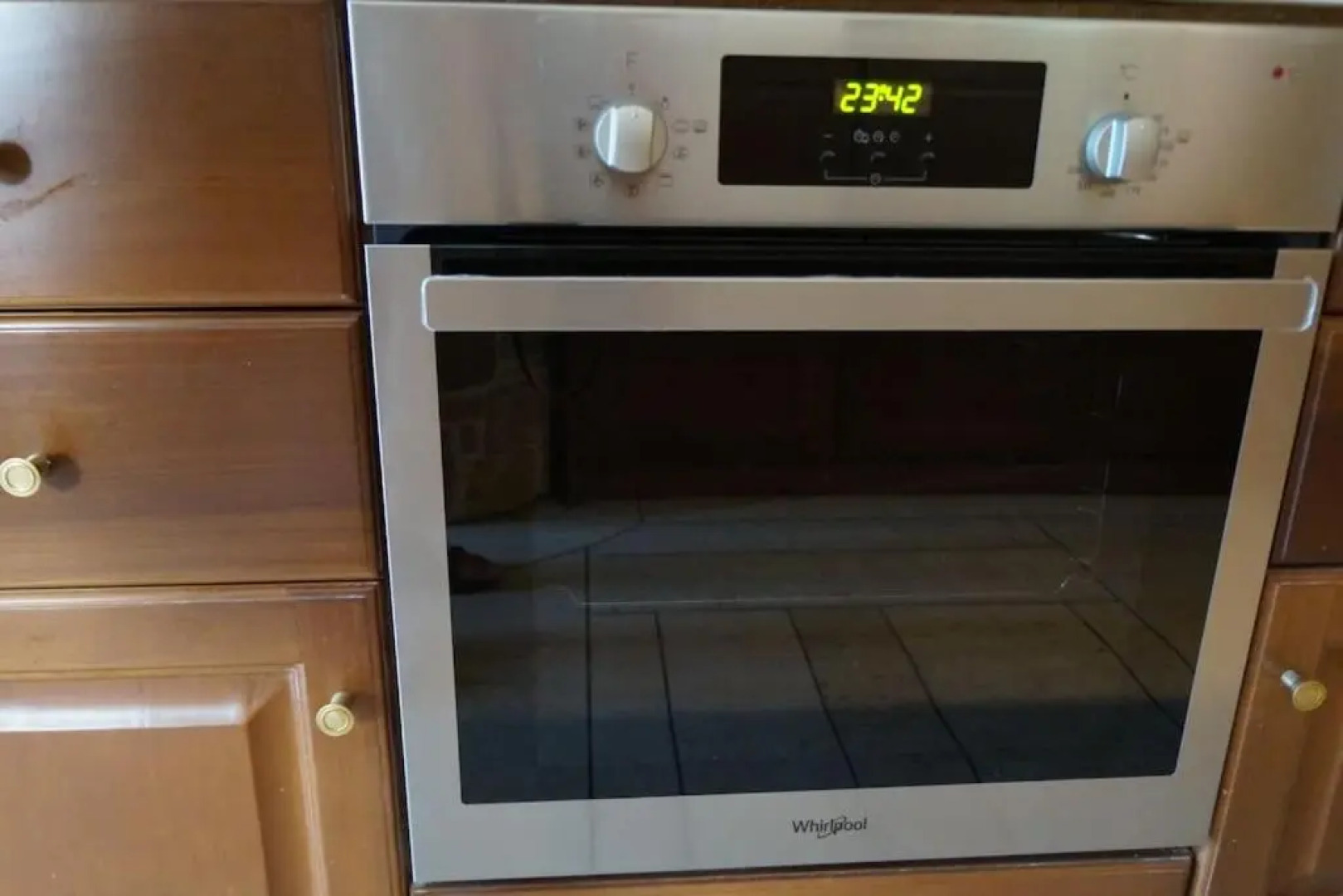 Apartment with a garden, BBQ, swimming pool and jacuzzi