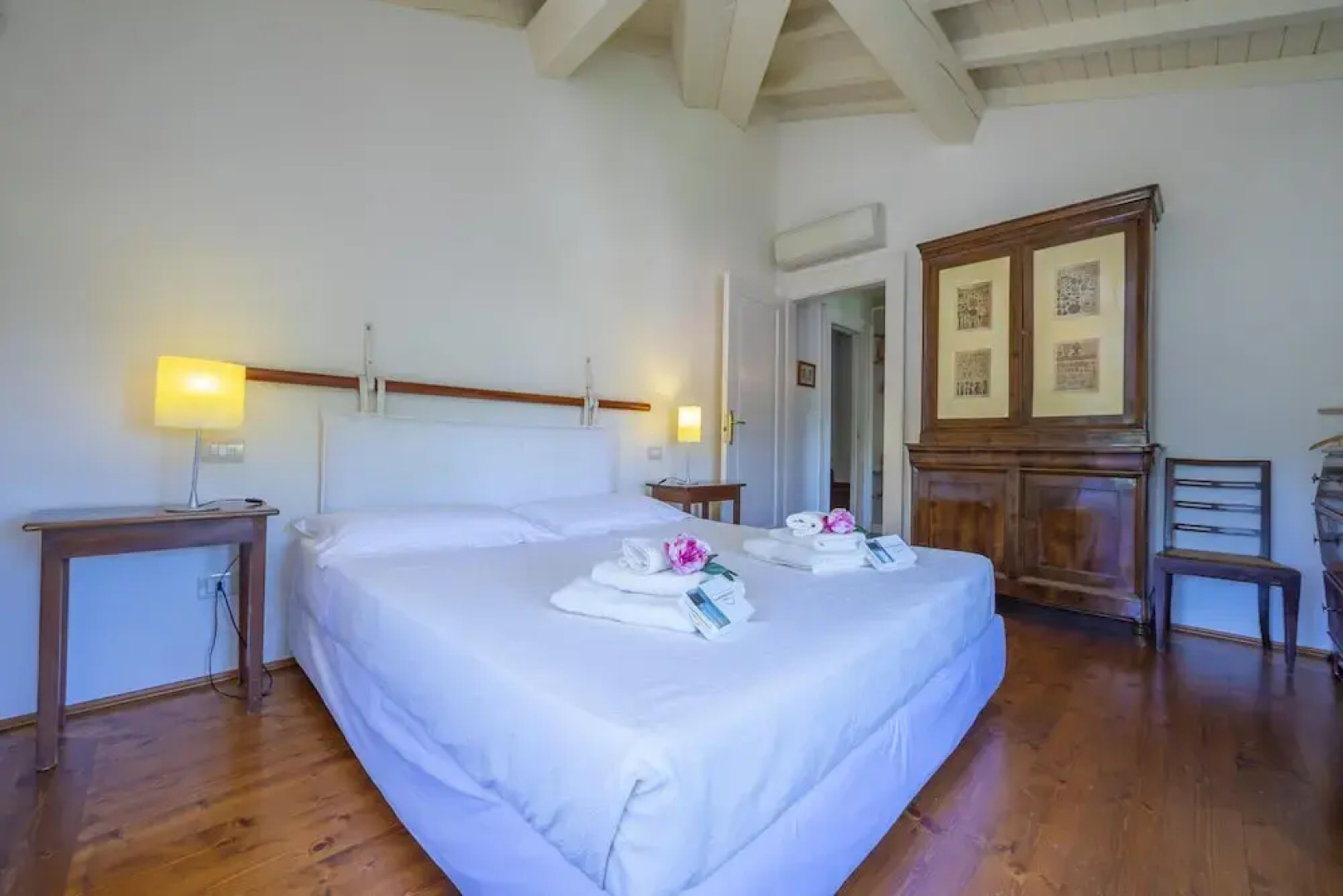 Villa Faccioli Deodara With Shared Pool