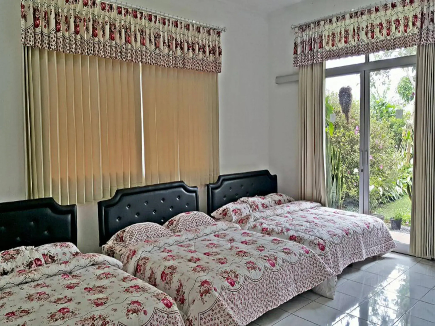 Vila Bunga Merah Gelatik