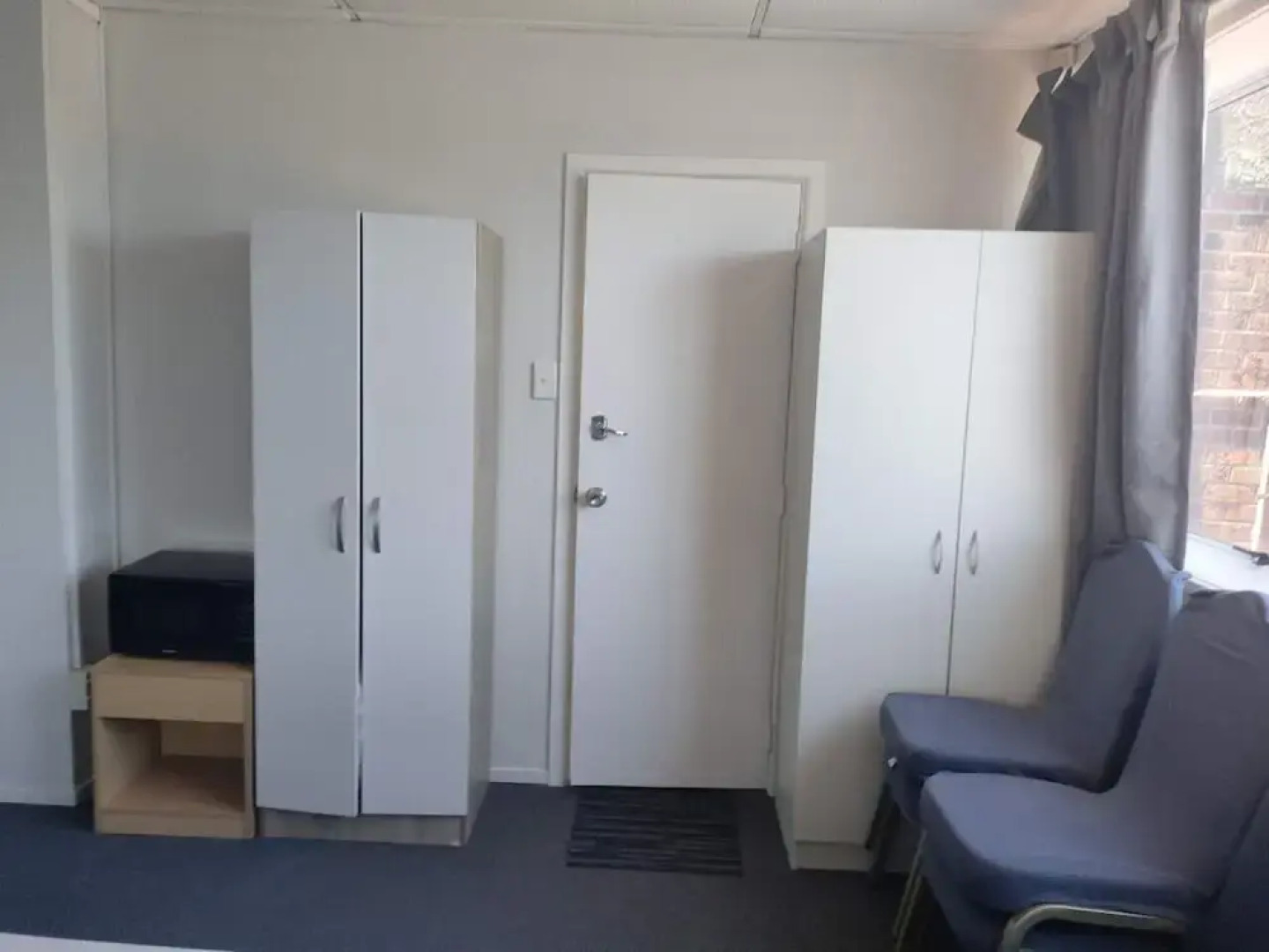 1 Double 1 Single 2 Sofa Beds Suite 2