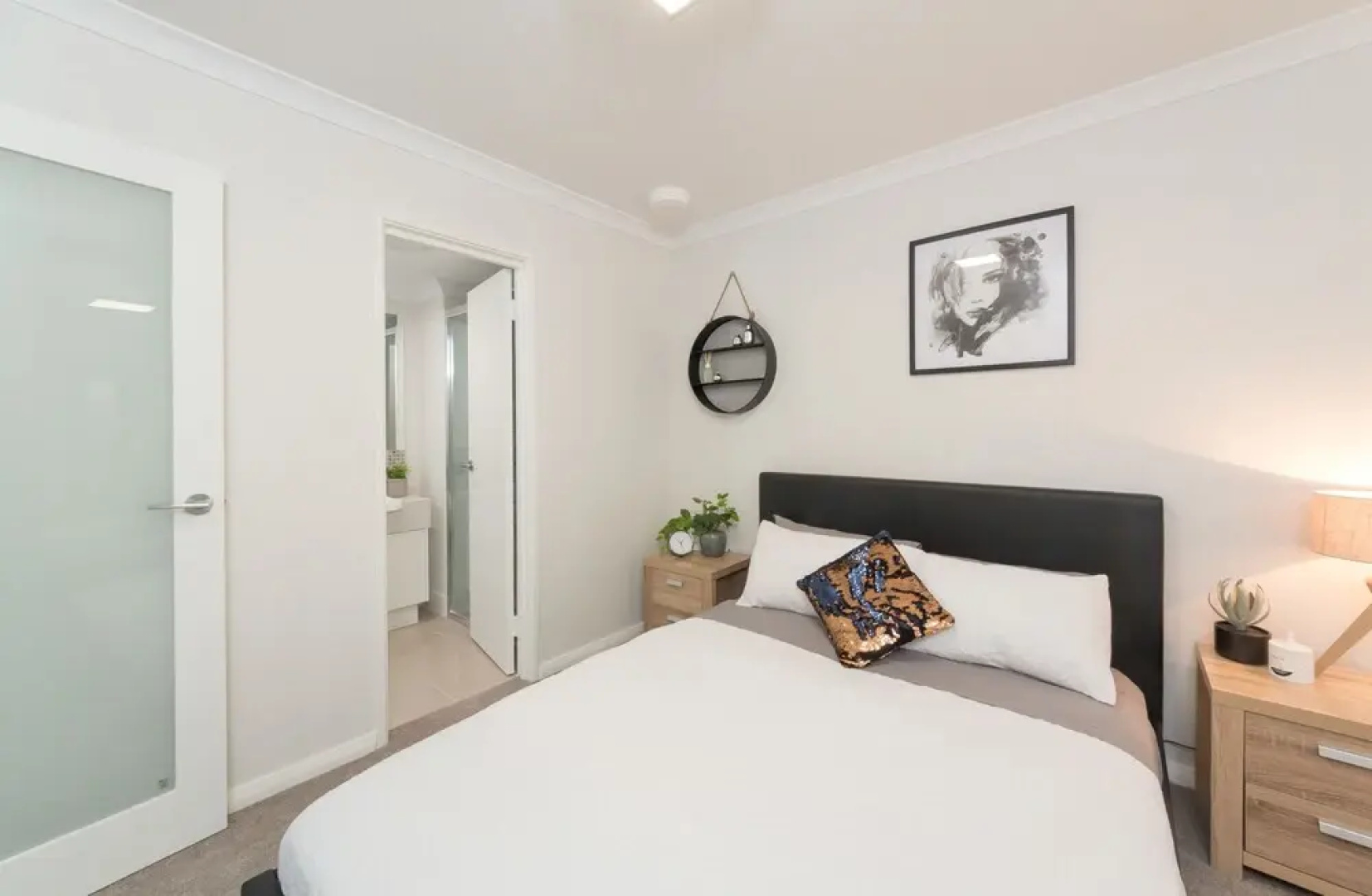 Lakeview Apartment Suite 06