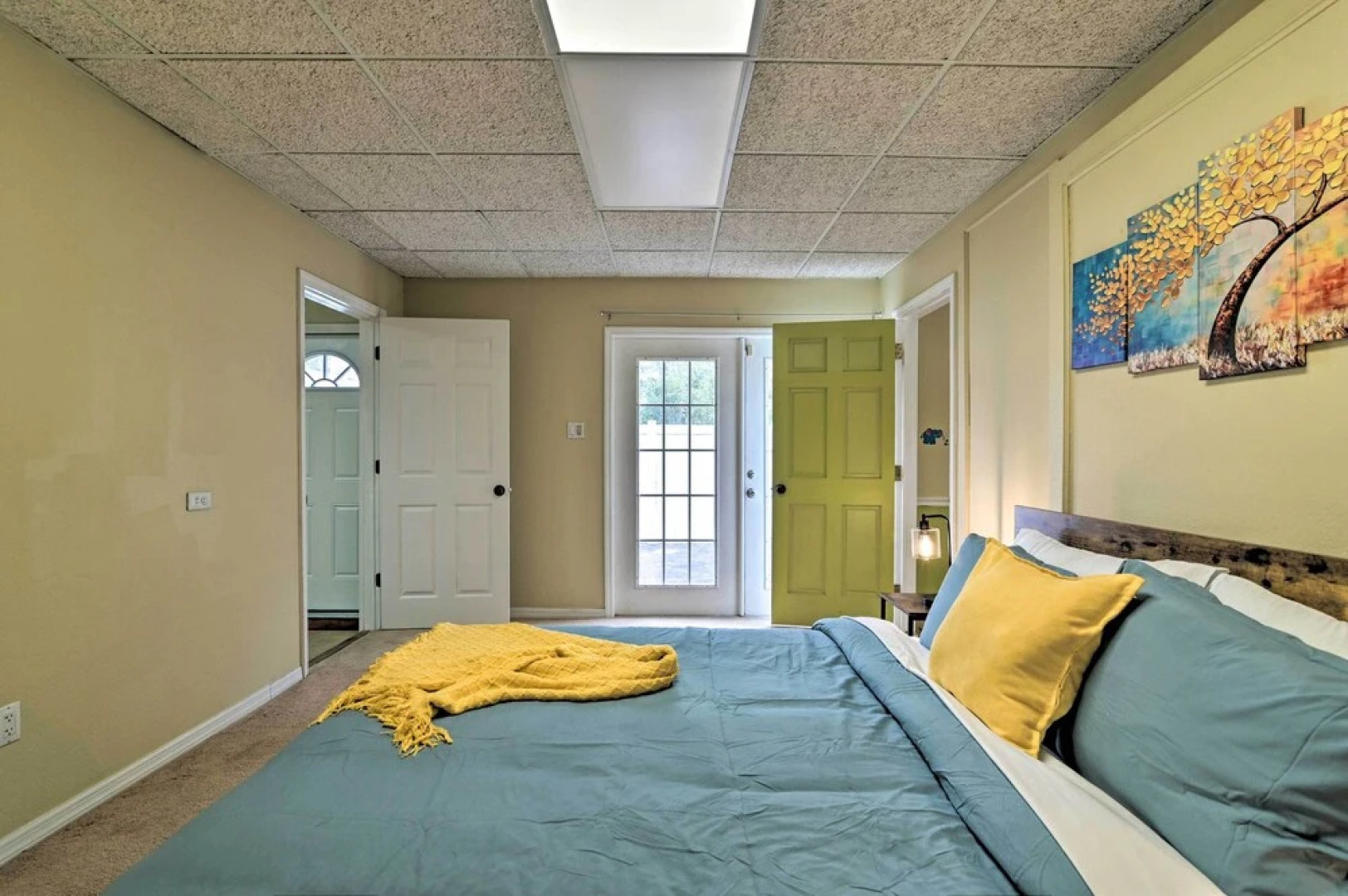 Grand Valrico Home w/ Deck, Fire Pit & Yard!