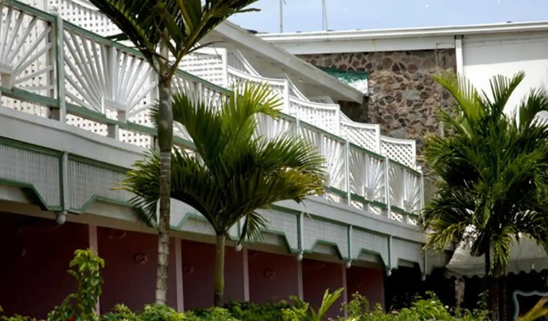 Shaw Park Beach Hotel