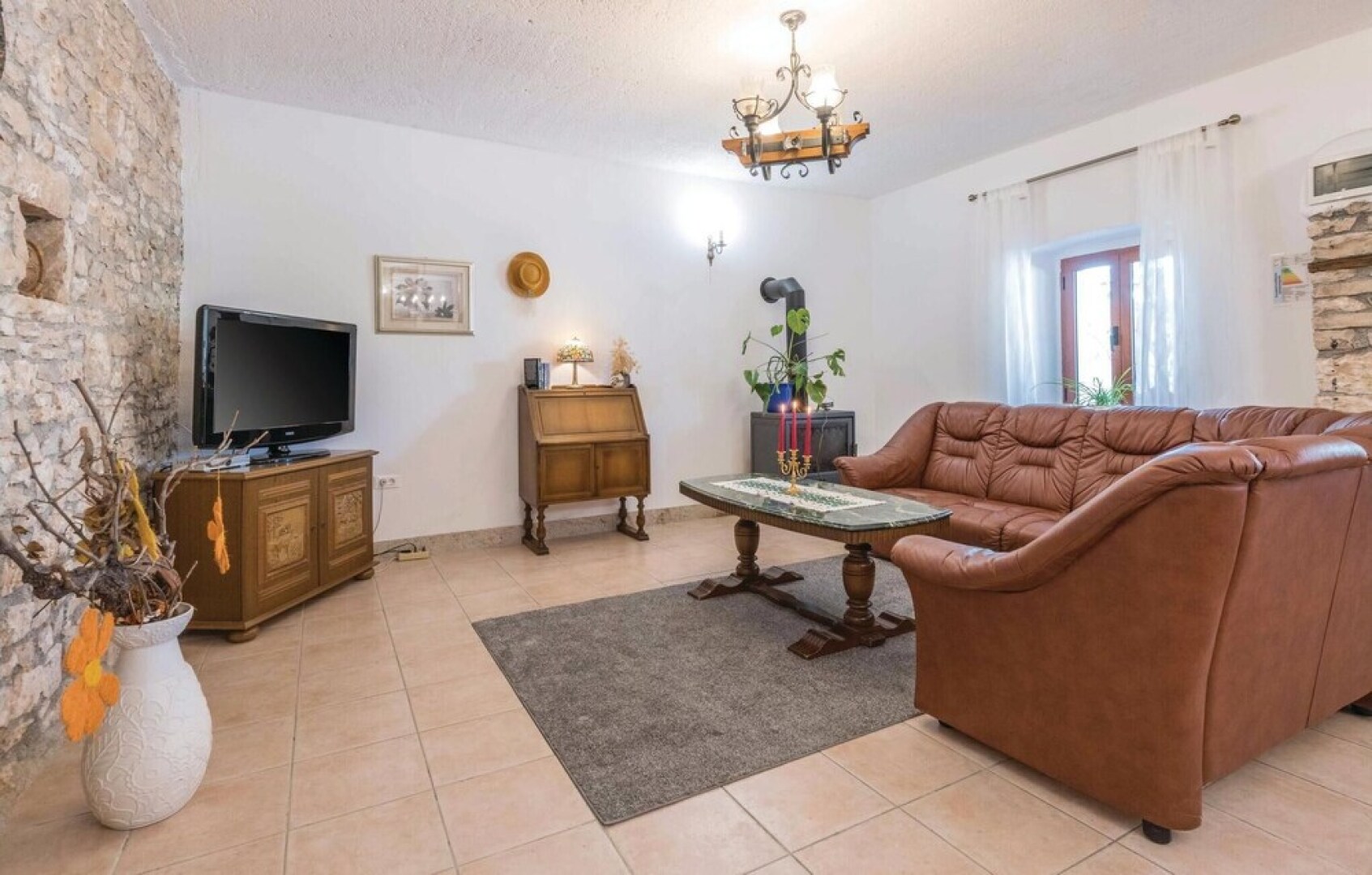 Stunning Home in Kuzinici With Wifi and 5 Bedrooms