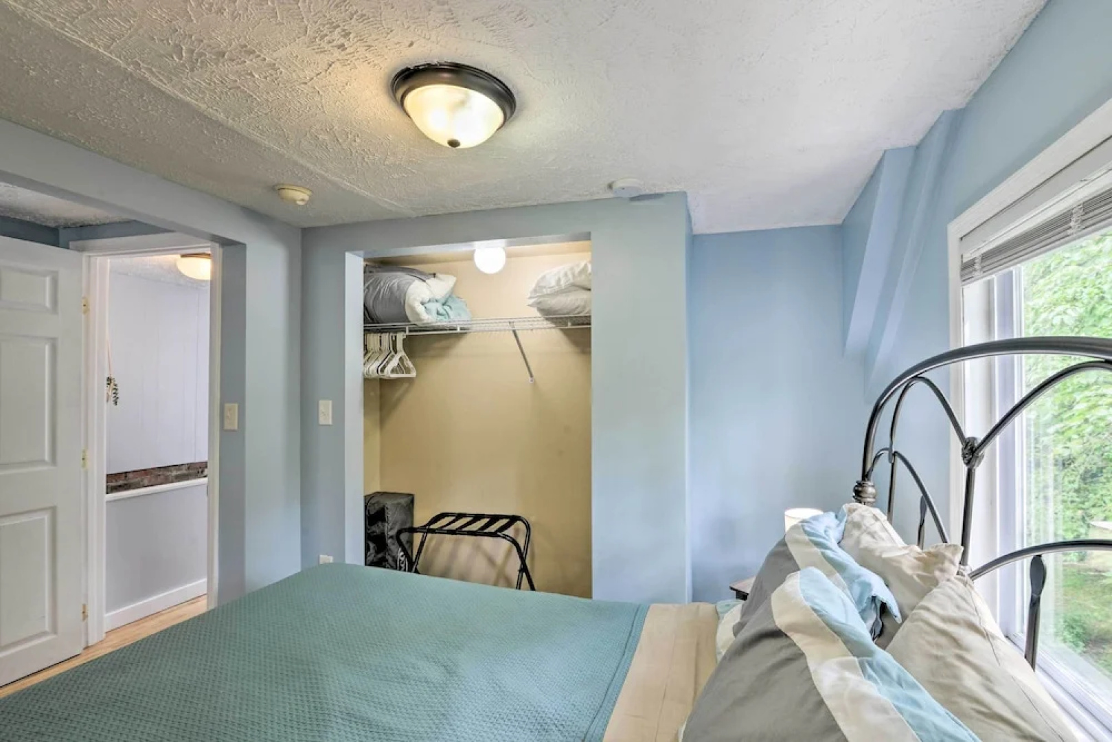 Enchanting Family House w/ Balcony < 3 Mi to Wvu!