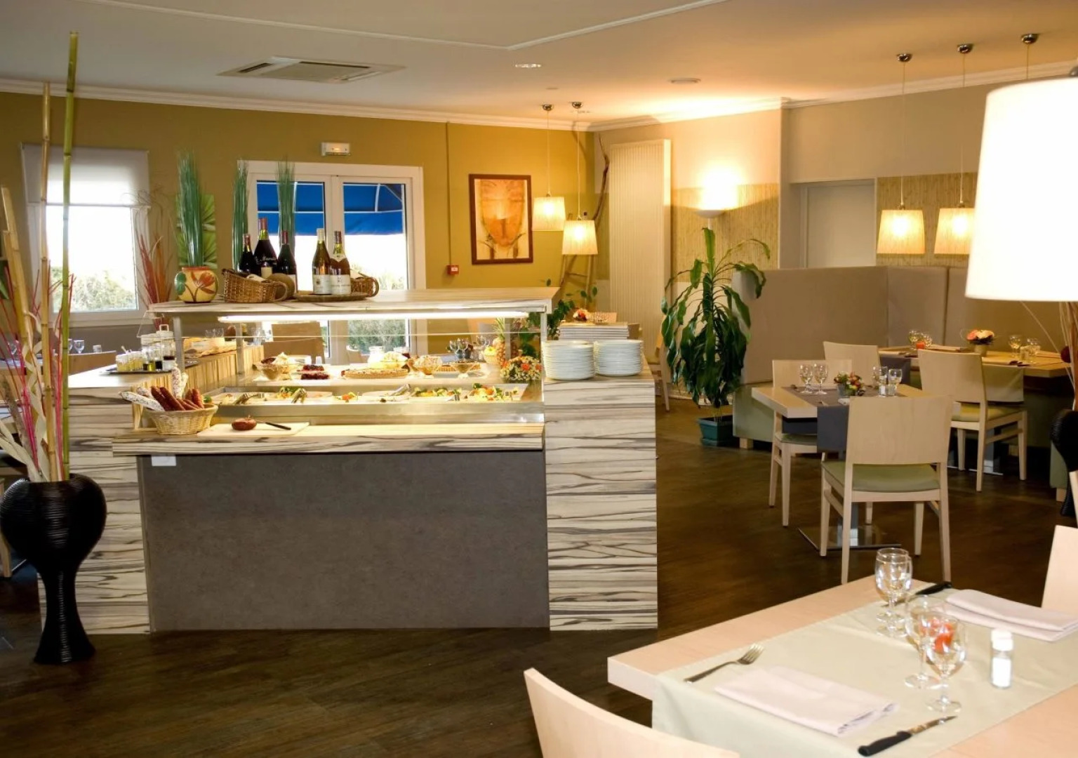 Kyriad & Kyriad Direct Auxerre Appoigny Komplex