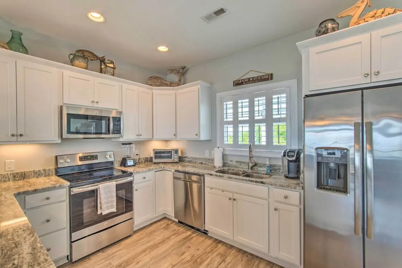 Surf City Escape w/ 6 Decks: Steps To Beach