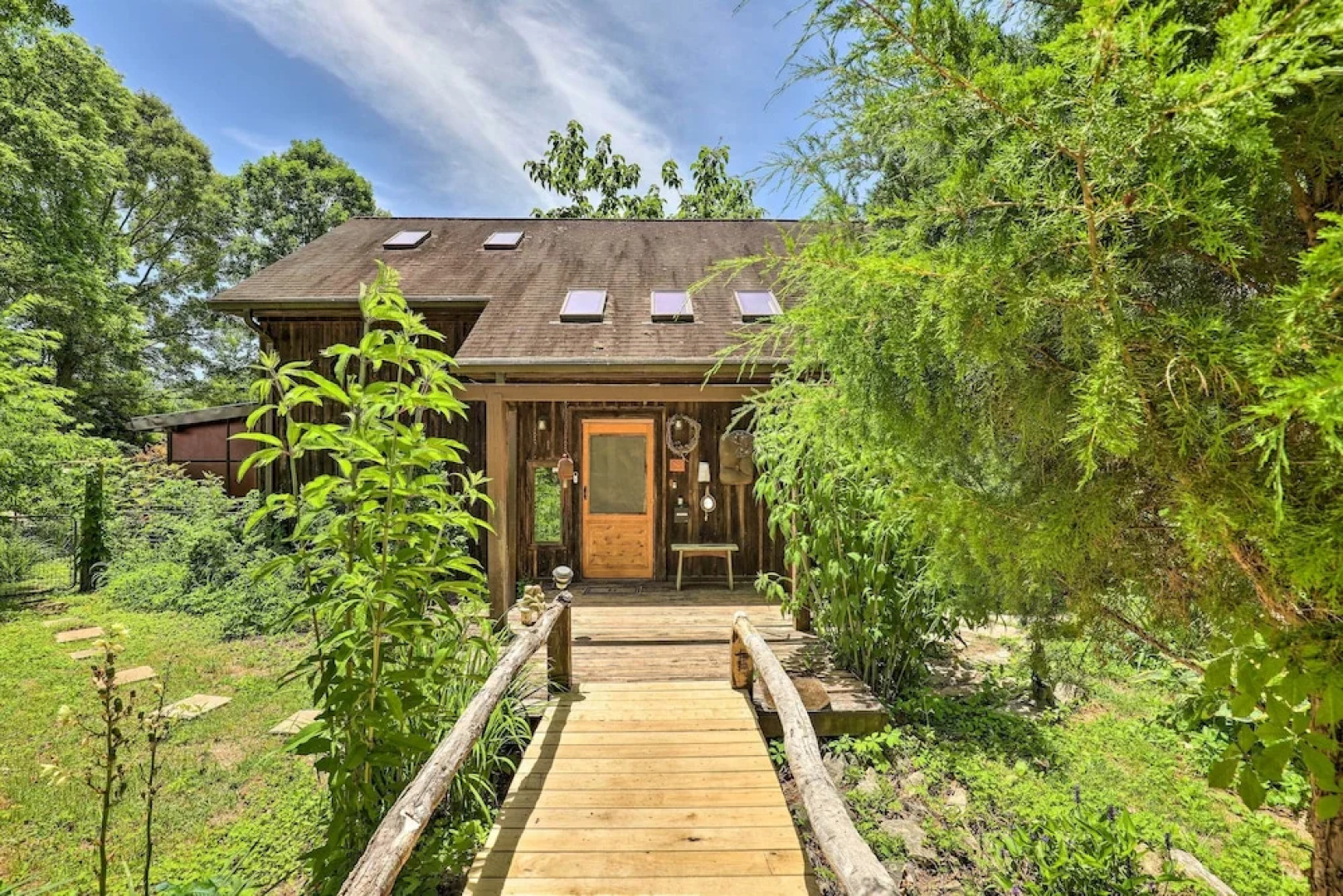 BBQ Deck + Views: 'sweet Suite' in Leicester