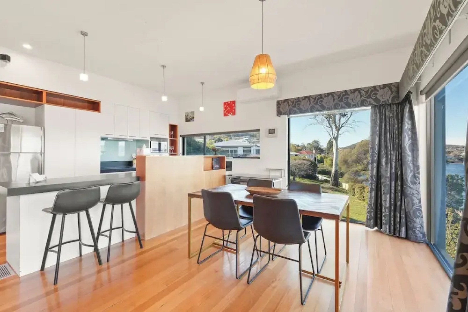 Waterfront Home - Gorgeous Views - 2 Bed