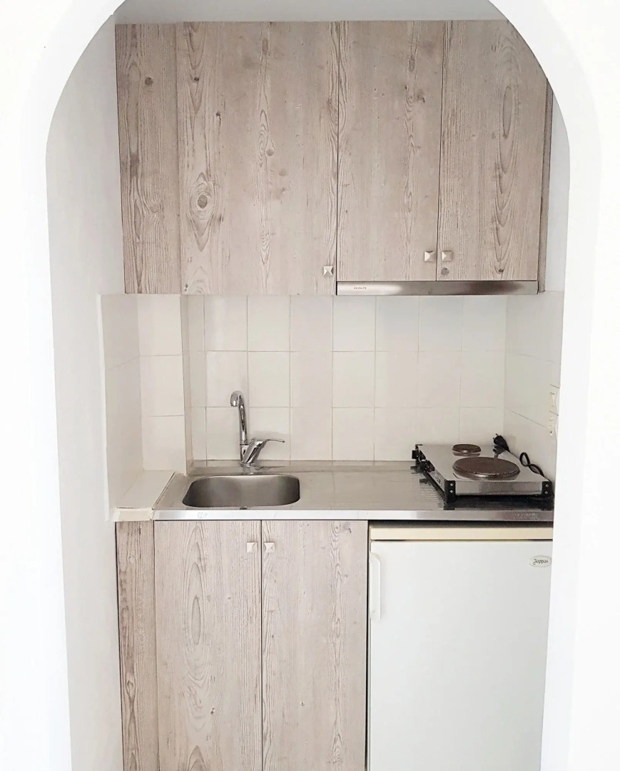 Petros Studios & Suites