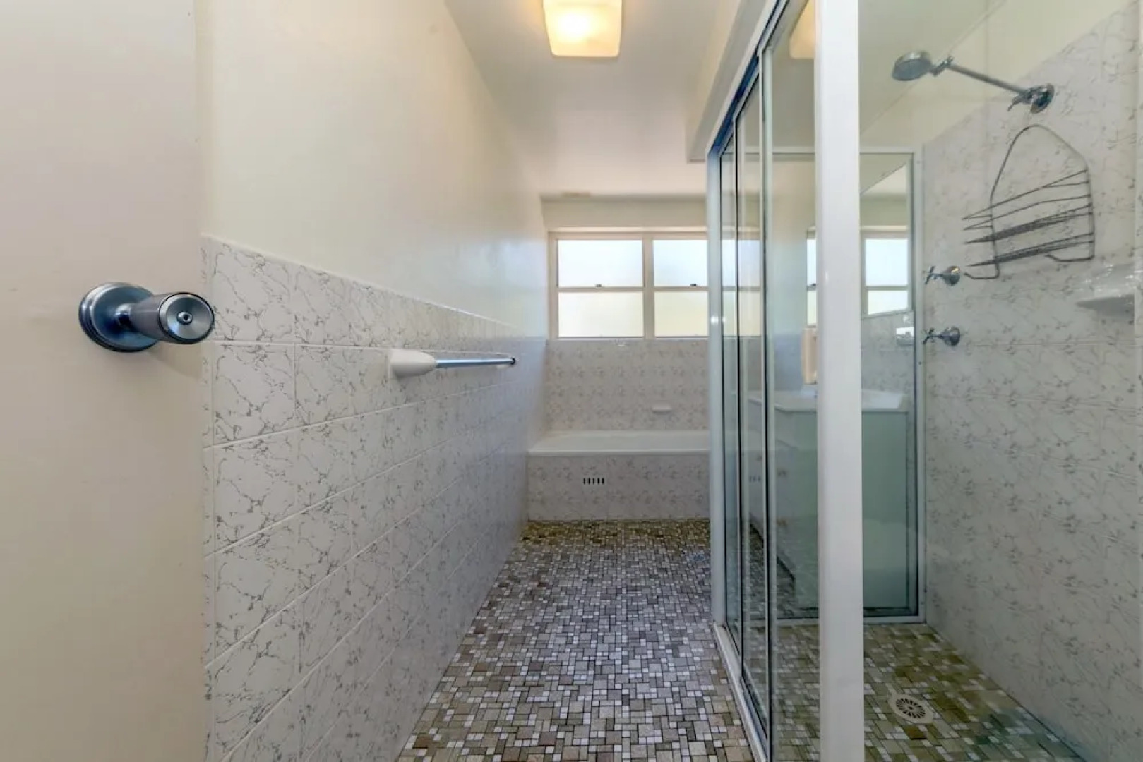 Apanie, 3/12 Kurrawa Close,