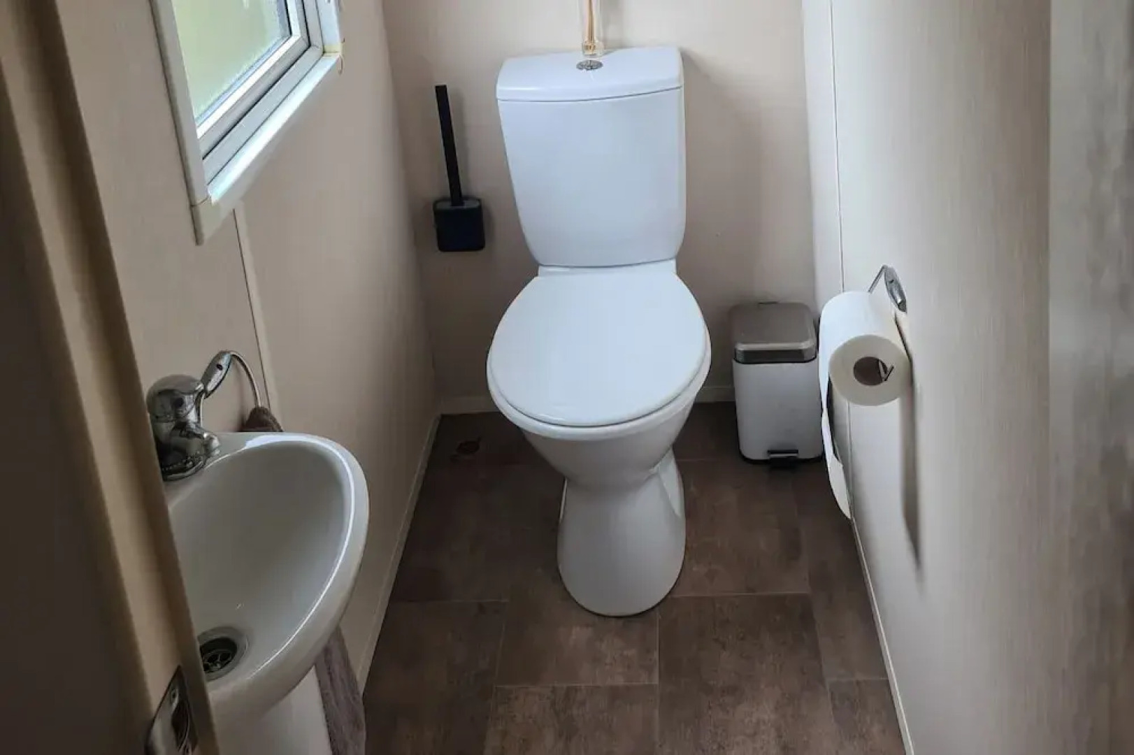 2 Bed Lodge - Sleeps 5 - Parking - Pets - Wifi