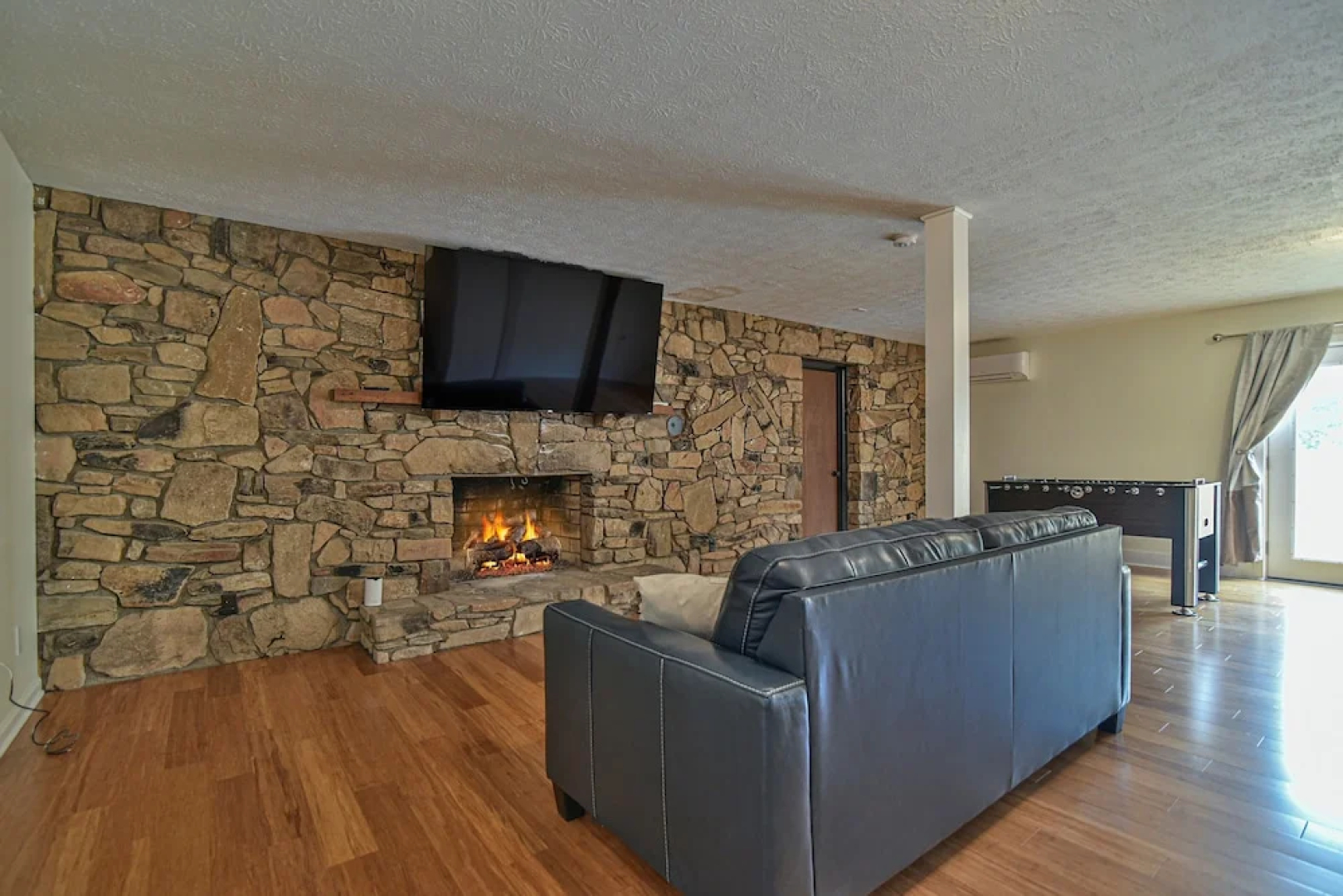 Aiken Rd - 6 BR - hot tub and game room