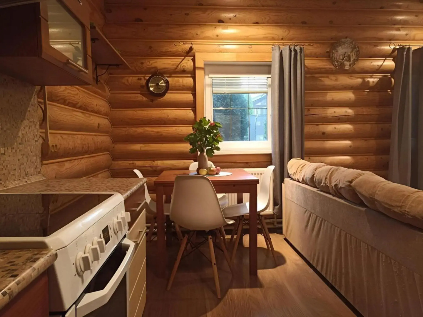 Бревенчатый дом с русской баней на дровах