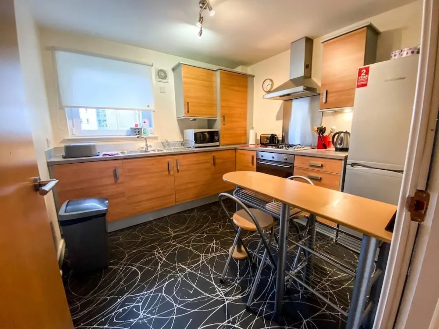 Glasgow Ellerslie Path 2bd Home - Parking